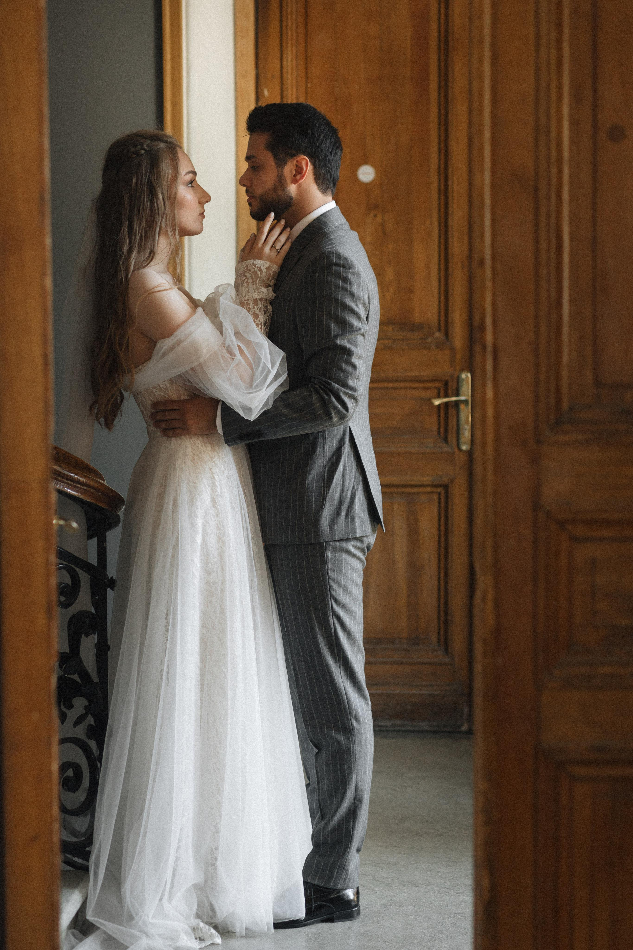 Касания и объятия прекрасное проявление любви. Свадебный фотограф в Москве Кристина Засухина