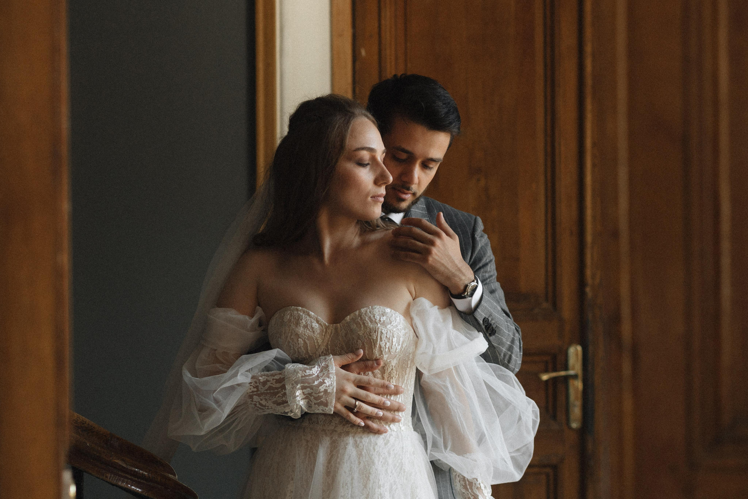 Касания и объятия прекрасное проявление любви. Свадебный фотограф в Москве Кристина Засухина