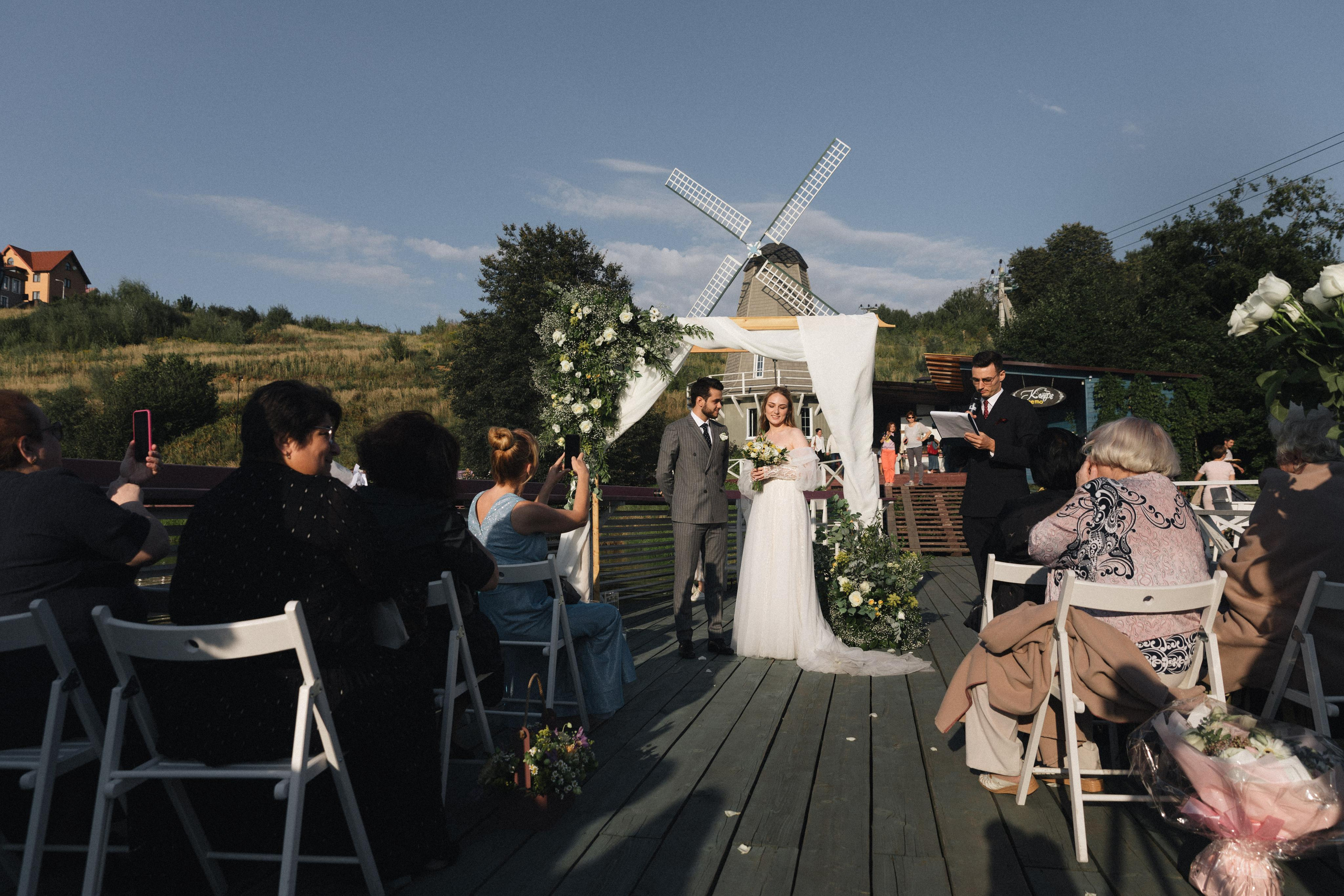 Касания и объятия прекрасное проявление любви. Свадебный фотограф в Москве Кристина Засухина