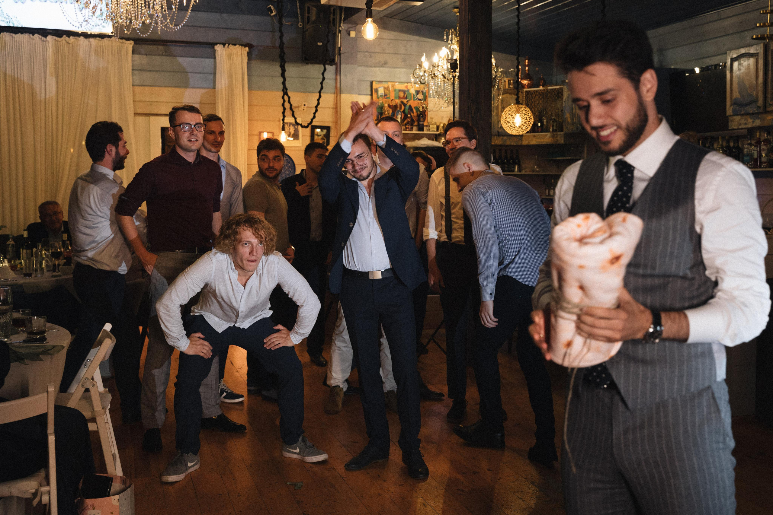 Касания и объятия прекрасное проявление любви. Свадебный фотограф в Москве Кристина Засухина