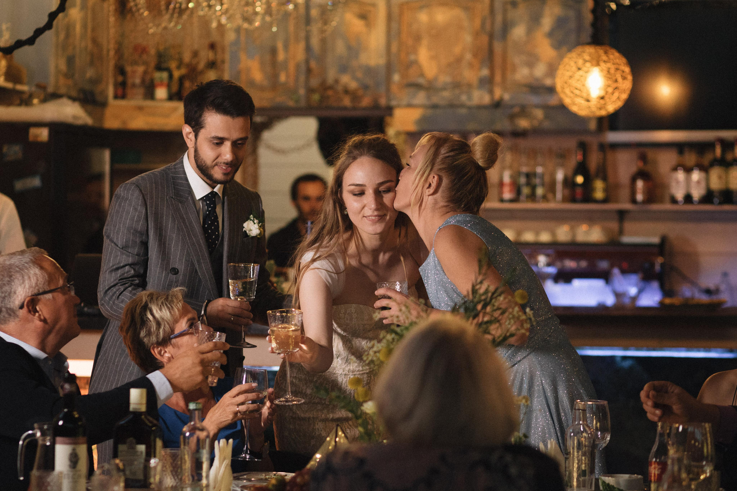 Касания и объятия прекрасное проявление любви. Свадебный фотограф в Москве Кристина Засухина