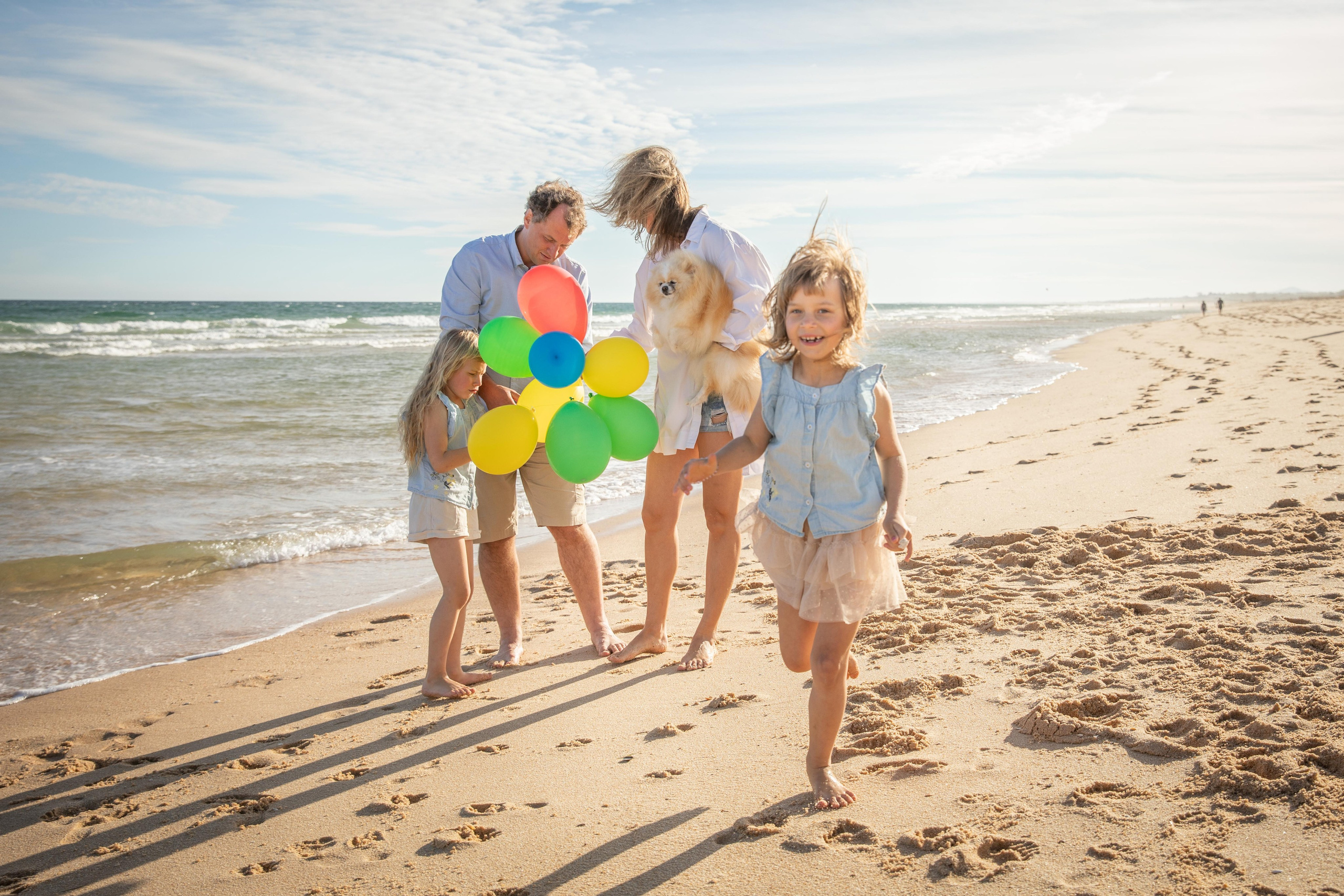 Family on the ocean. Professional Photographer in Portugal. Oksana Lomnova