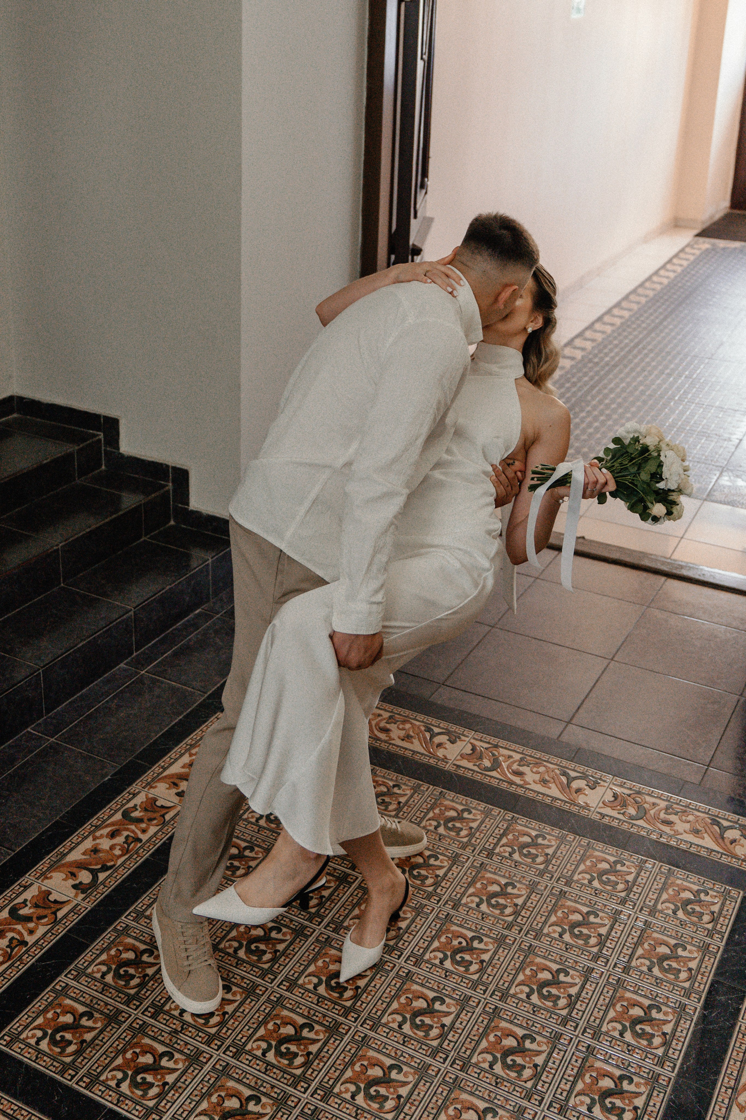 Любовь в одном знаменитом подъезде Минска. Ваш семейный фотограф в Минске — Вика Трегубова