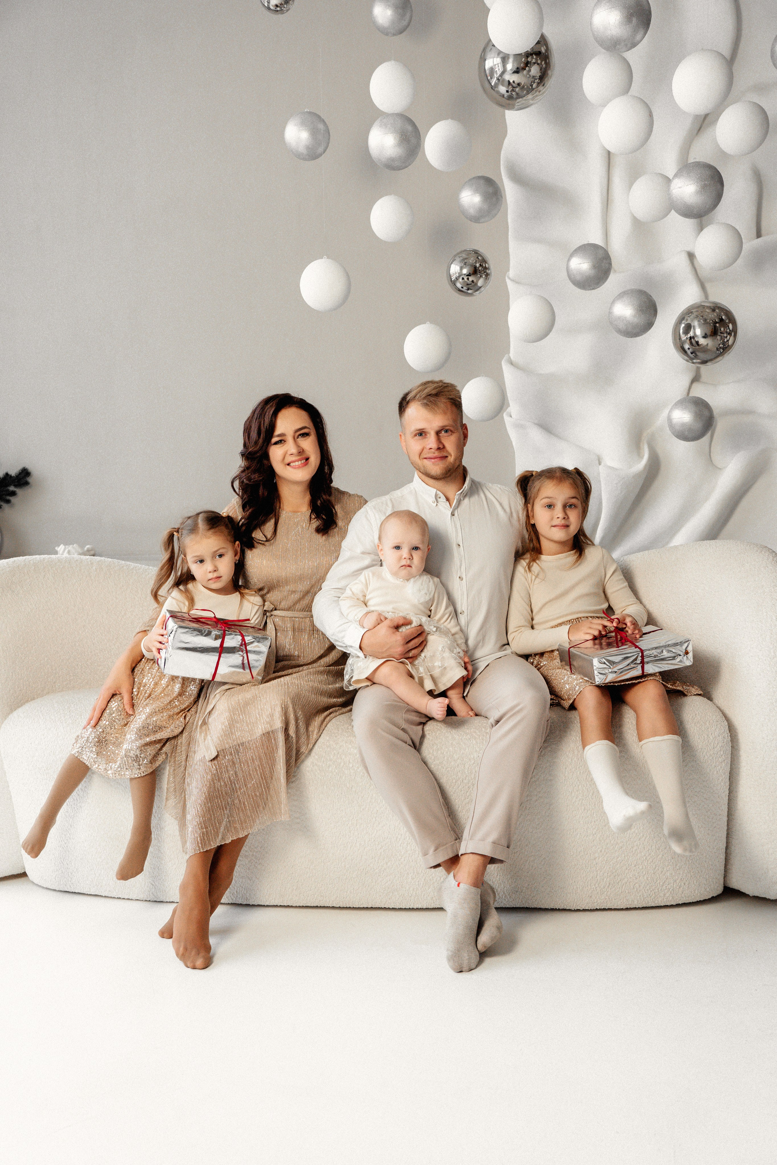 Новогоднее волшебство большой дружной семьи. Ваш семейный фотограф в Минске — Вика Трегубова
