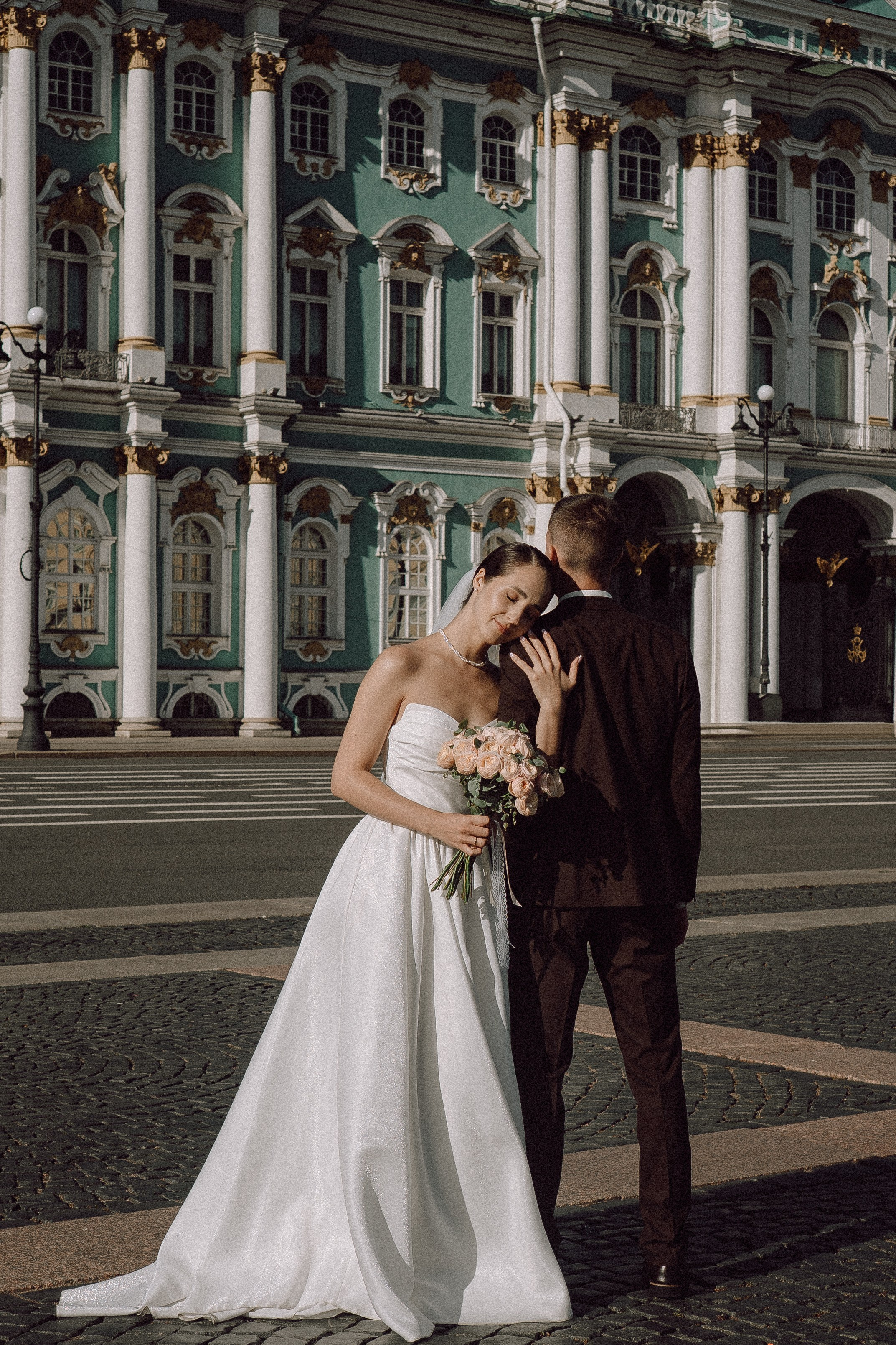 СВАДЕБНАЯ ПРОГУЛКА В САНТК-ПЕТЕРБУРГЕ (ИСАКИЕВСКИЙ СОБОР, ЗИМНЯЯ КАНАВКА, ЭРМИТАЖ И БОЛЬШАЯ МОРСКАЯ УЛИЦА). Профессиональный фотограф, Санкт-Петербург — Виктория Богомолова