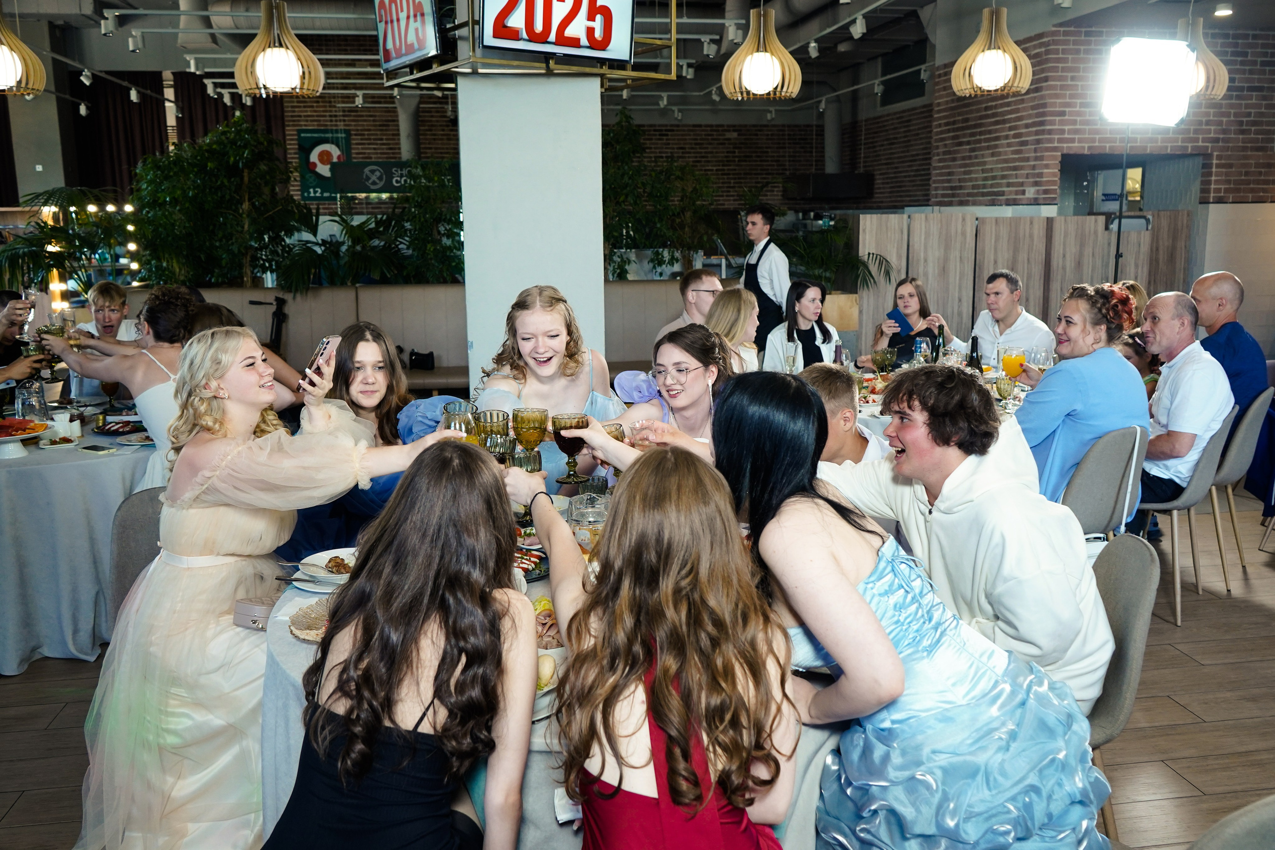 Выпускной вечер, гимназия № 40, 9 класс. Семейный и портретный фотограф в Екатеринбурге Анна Лобанова