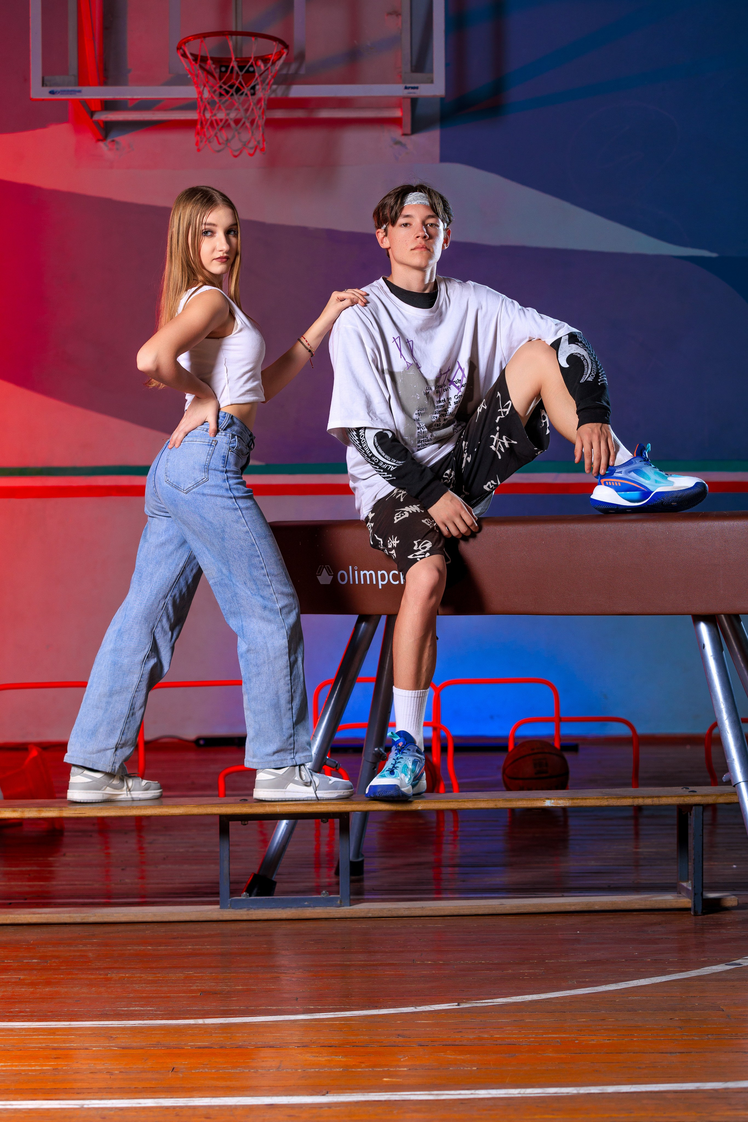 Смотреть фотки в спортзале. Выпускные альбомы Геленджик, Новороссийск, Краснодар, Туапсе