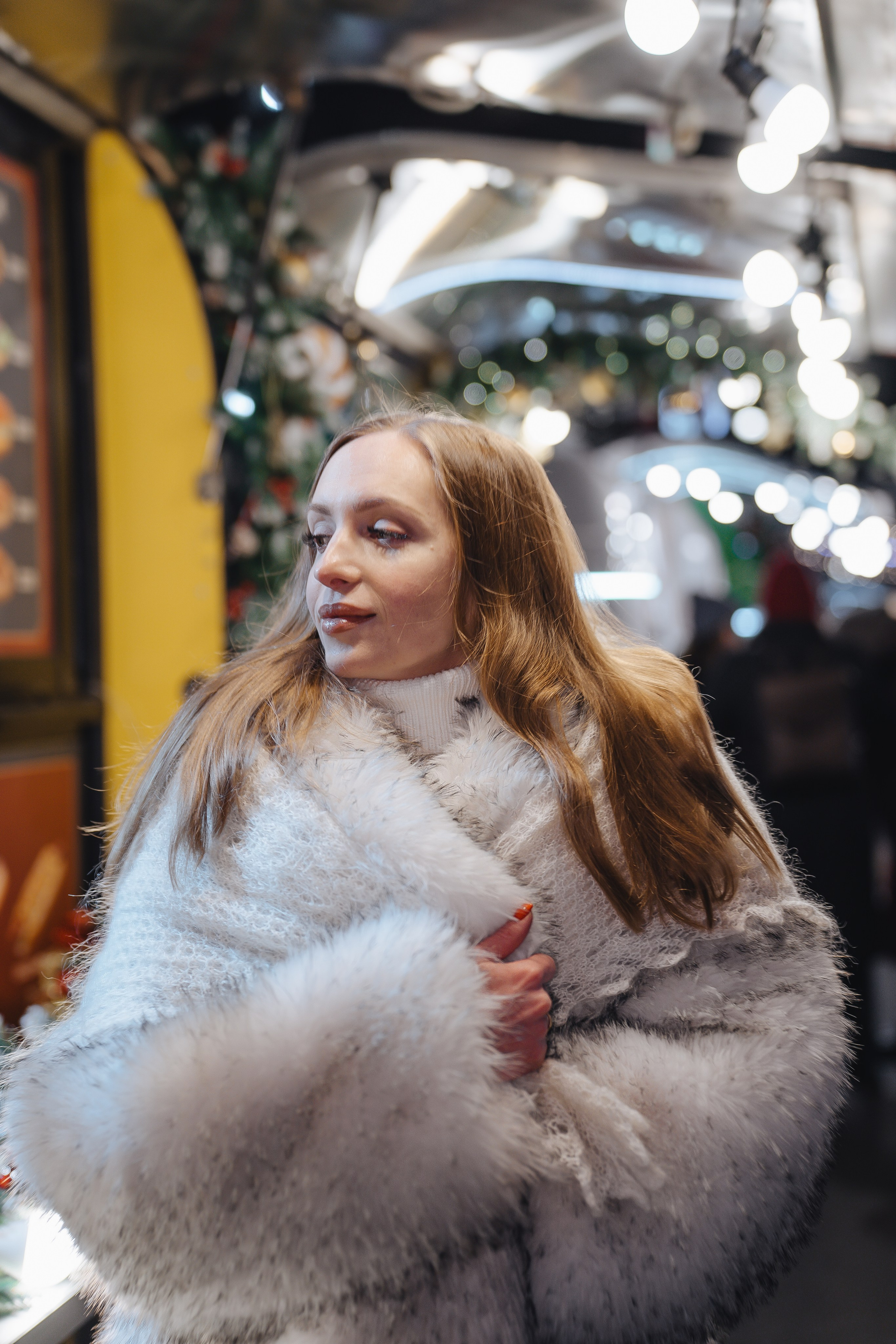 ПРОГУЛКА НА МАНЕЖНОЙ ПЛОЩАДИ ДЛЯ ДЕВУШКИ ПЕРЕД НОВЫМ ГОДОМ (НОВОГОДНЯЯ ФОТОСЕССИИЯ НА МАНЕЖНОЙ ПЛОЩАДИ). Профессиональный фотограф, Санкт-Петербург — Виктория Богомолова