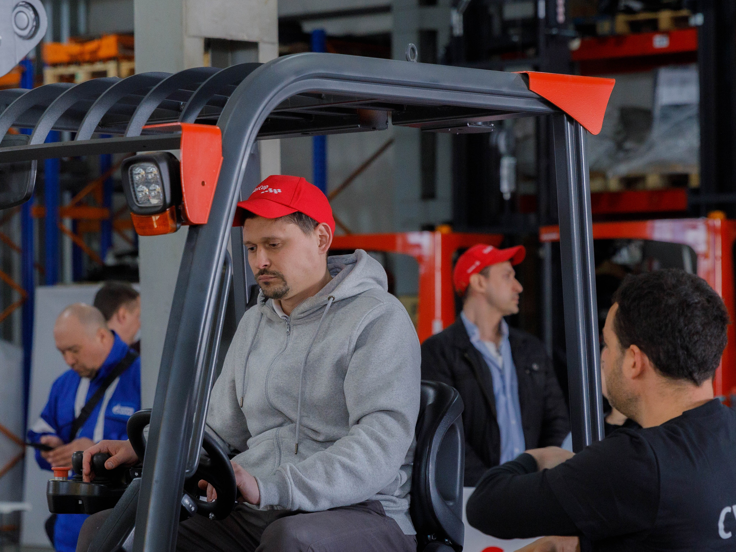 Конкурс водителей погрузчиков RackFork 2024 г. Репортажный фотограф в Новосибирске Алена Помазунова