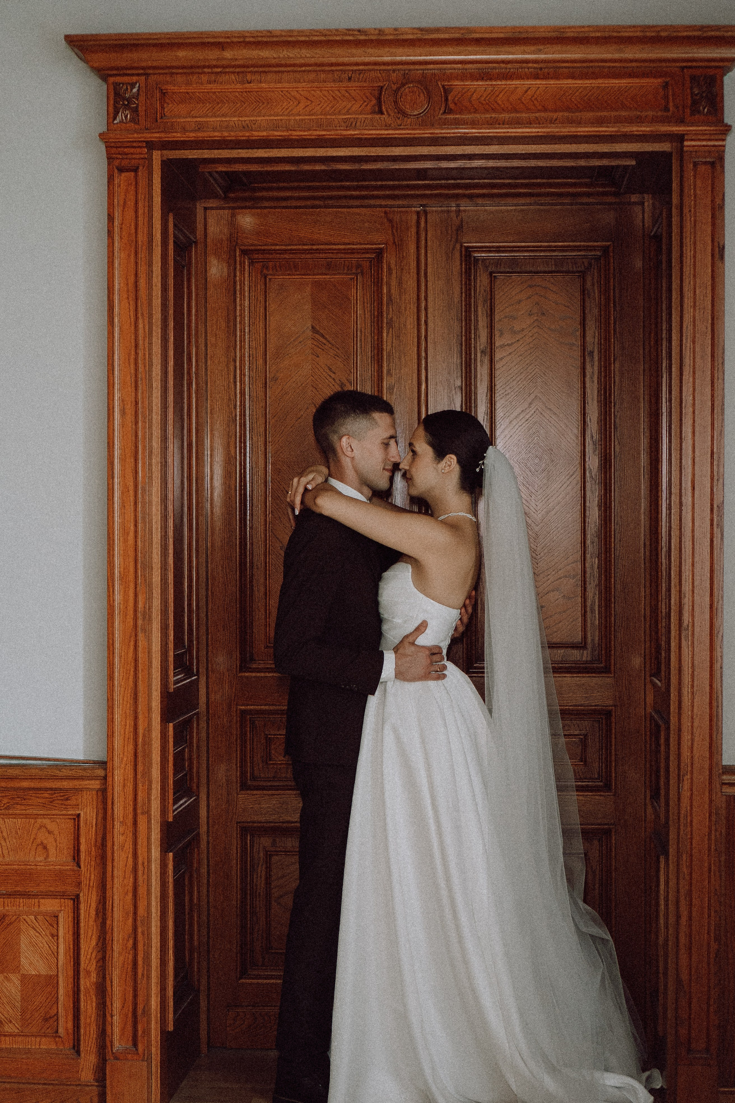 СВАДЕБНАЯ ПРОГУЛКА В САНТК-ПЕТЕРБУРГЕ (ИСАКИЕВСКИЙ СОБОР, ЗИМНЯЯ КАНАВКА, ЭРМИТАЖ И БОЛЬШАЯ МОРСКАЯ УЛИЦА). Профессиональный фотограф, Санкт-Петербург — Виктория Богомолова