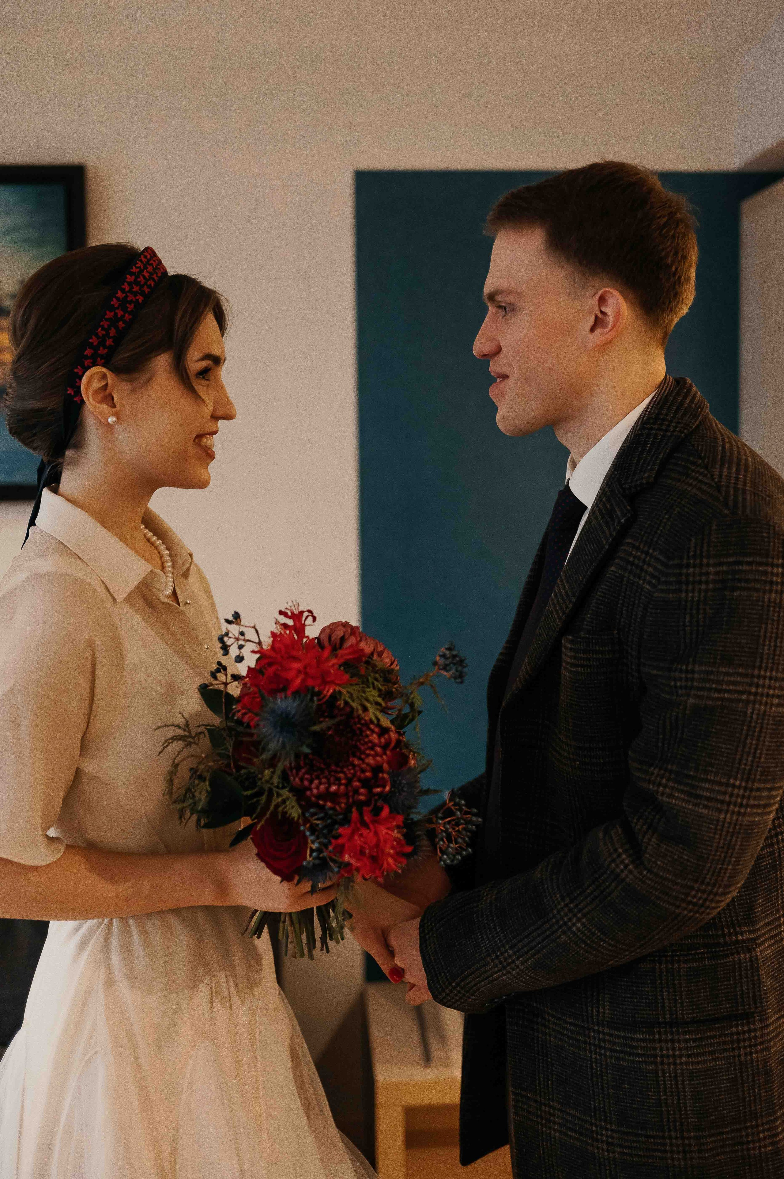 Утро невесты в гостинице. Свадебный и семейный фотограф в Котласе Никита Попов