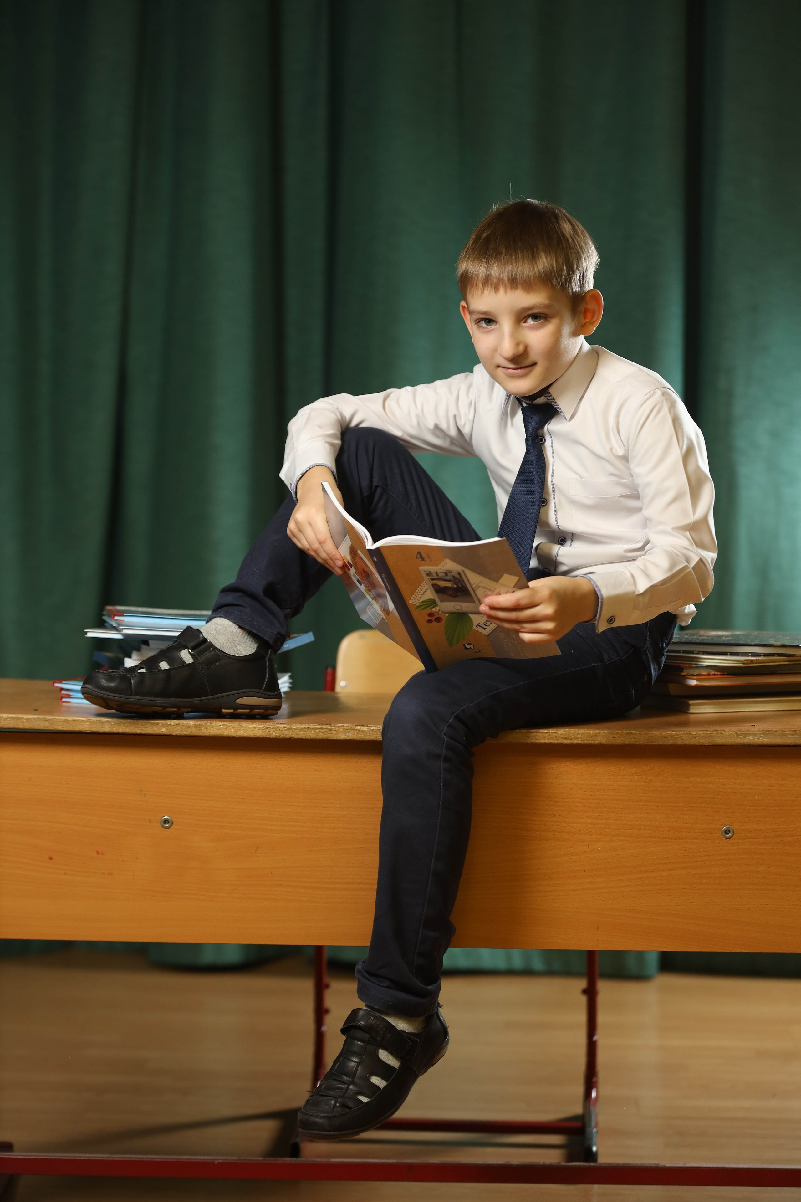 Школьный альбом 4-й класс. Фотограф Антон Чупринин