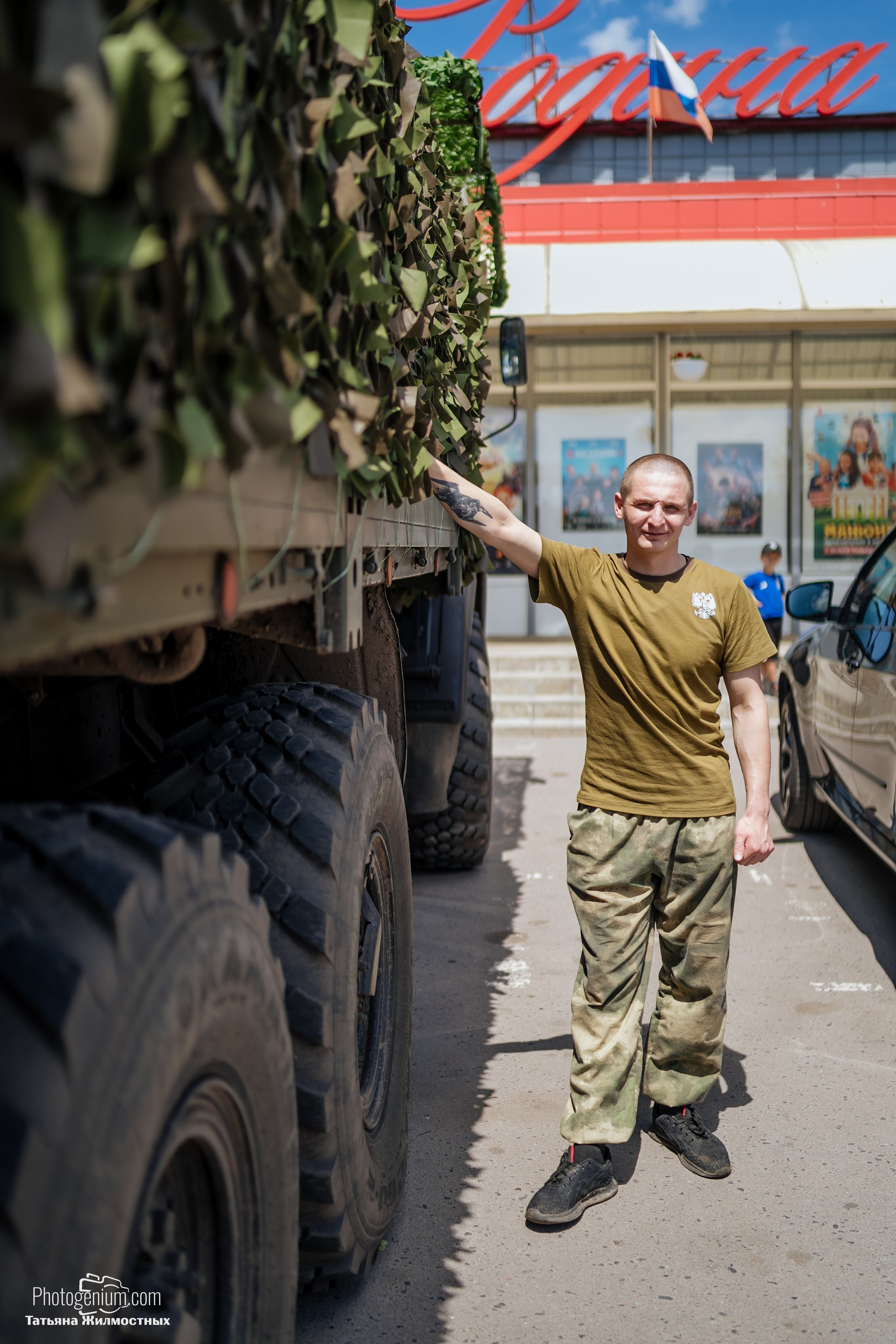 8 июня «Патриоты из Курска» сбор гуманитарной помощи у кинотеатра «Родина». Фотограф Нижний Новгород Татьяна Кейод