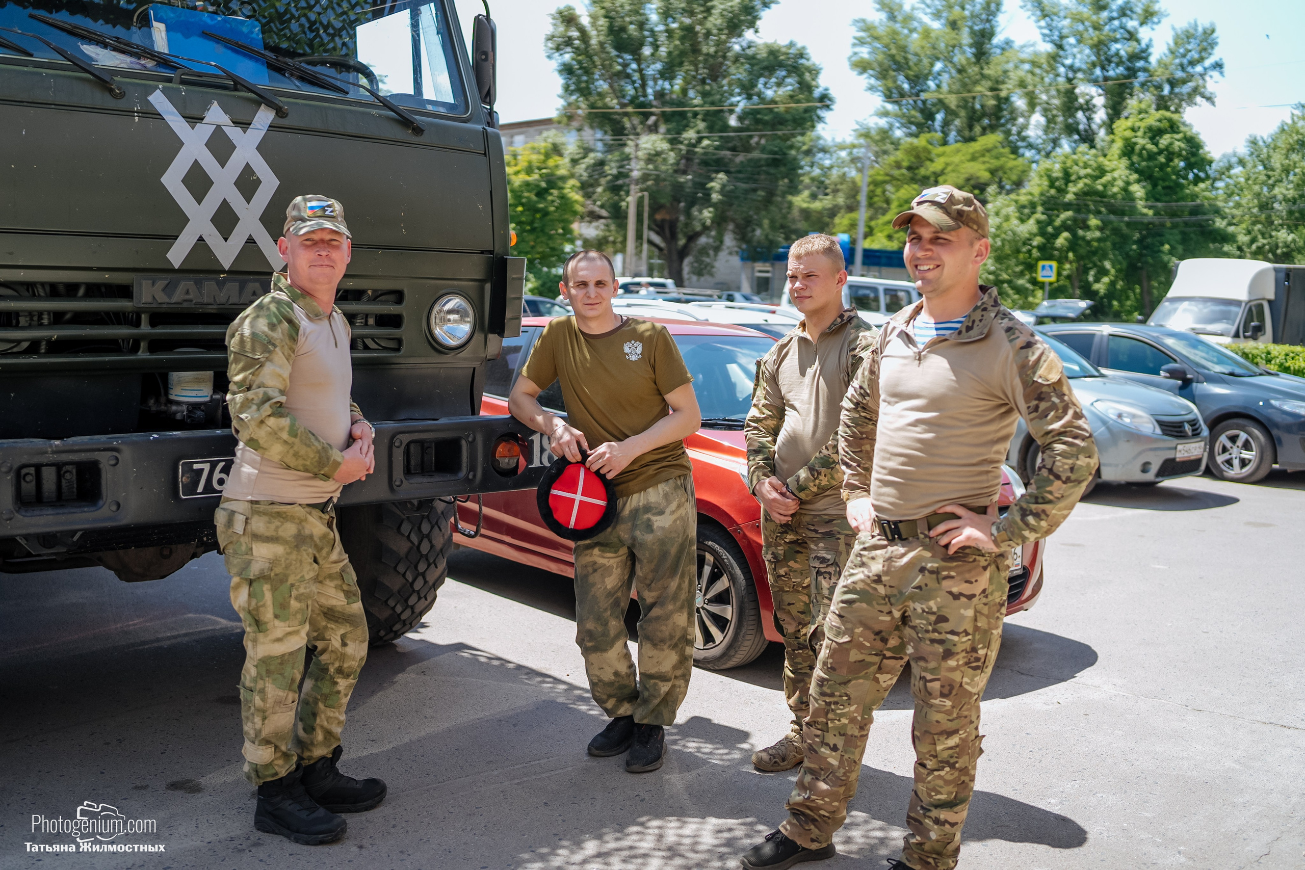8 июня «Патриоты из Курска» сбор гуманитарной помощи у кинотеатра «Родина». Фотограф Нижний Новгород Татьяна Кейод