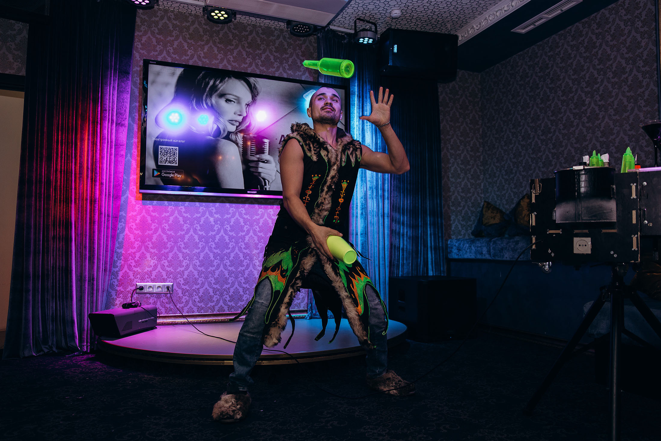 Караоке-клуб Артист. Свадебный фотограф в Екатеринбурге Илья Корсаков