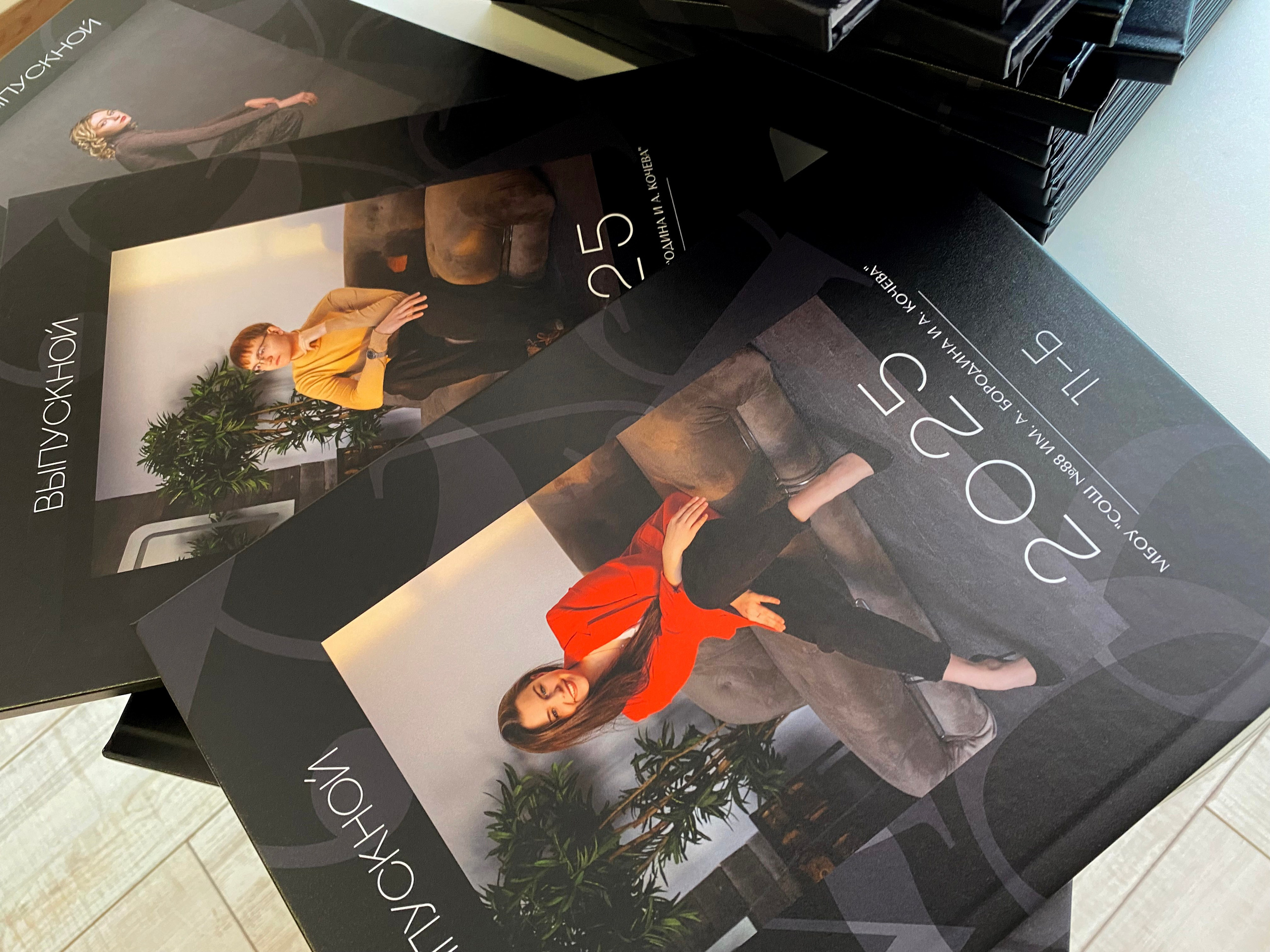 Примеры готовых альбомов. Выпускные альбомы в Томске. Леднева Олеся