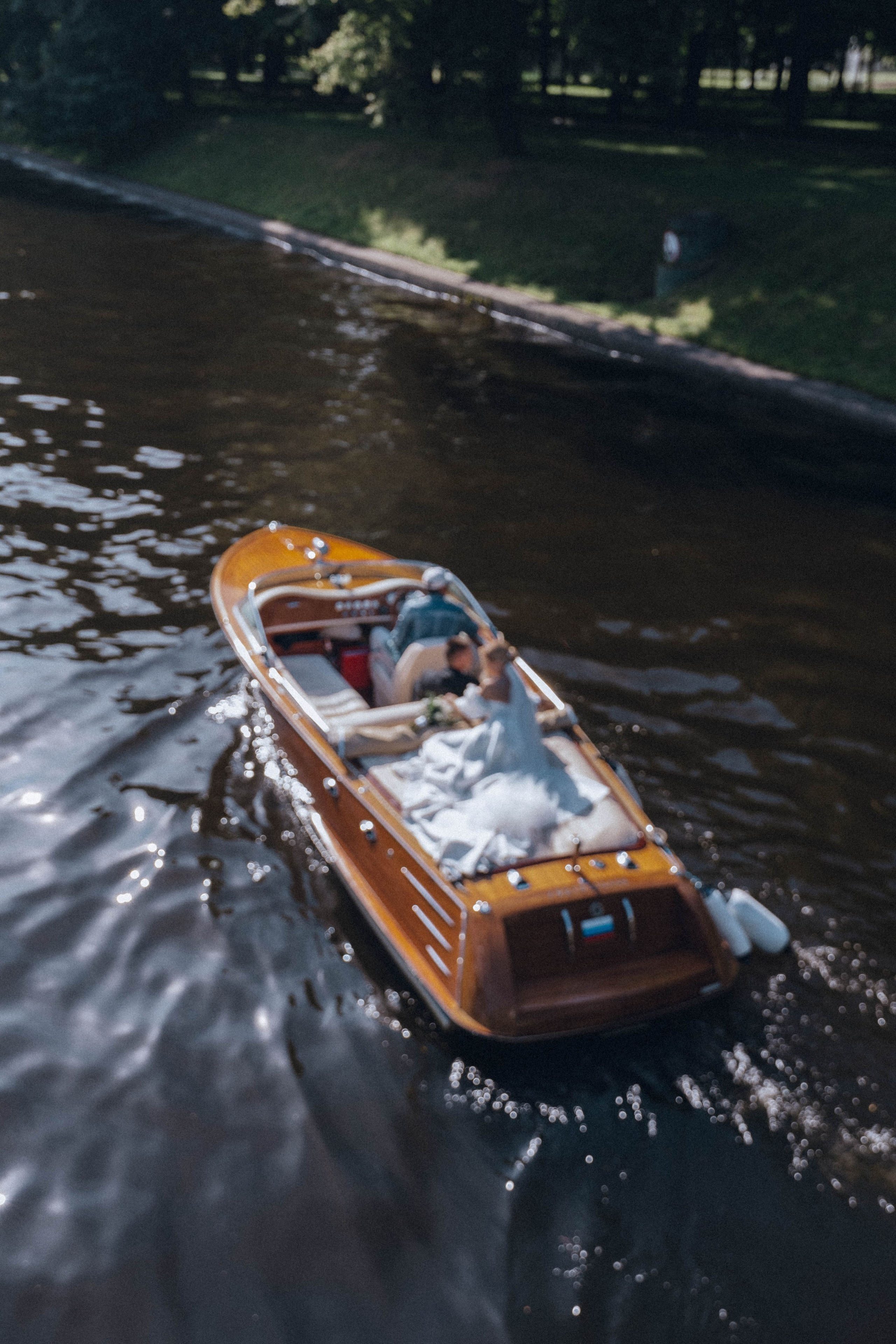 СВАДЕНБНАЯ СЬЕМКА НА КАТЕРЕ ПО КАНАЛАМ САНКТ-ПЕТЕРБУРГА И В АКВАТОРИИ НЕВЫ. Профессиональный фотограф, Санкт-Петербург — Виктория Богомолова