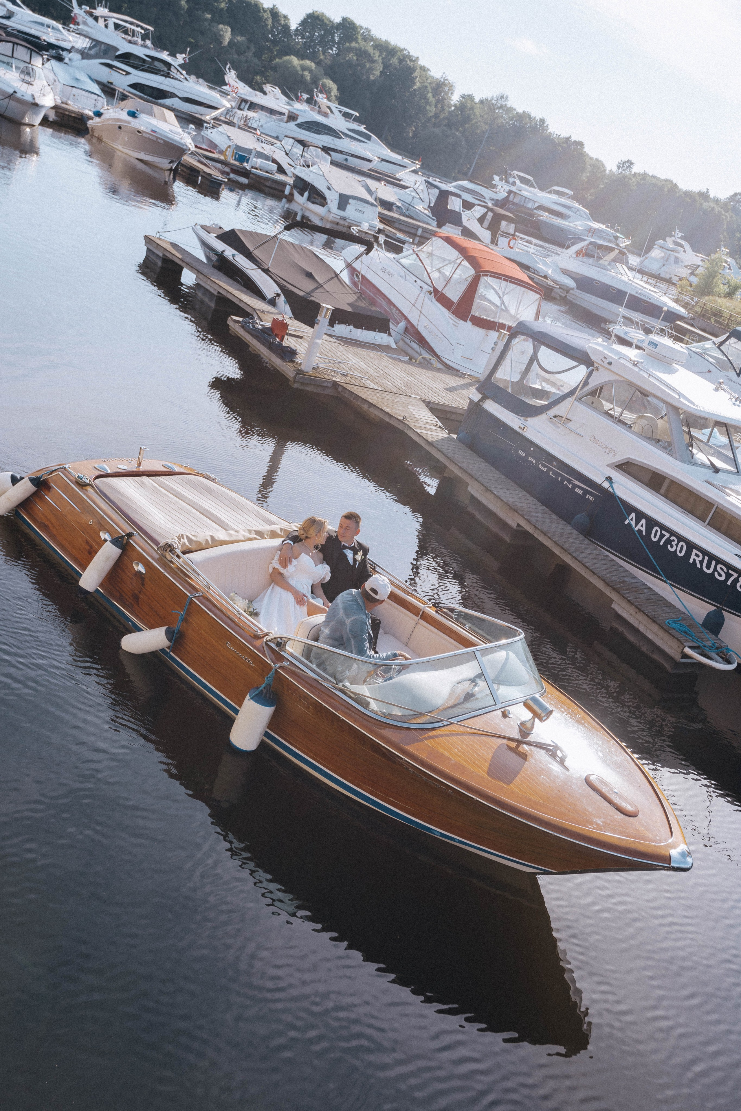 СВАДЕНБНАЯ СЬЕМКА НА КАТЕРЕ ПО КАНАЛАМ САНКТ-ПЕТЕРБУРГА И В АКВАТОРИИ НЕВЫ. Профессиональный фотограф, Санкт-Петербург — Виктория Богомолова