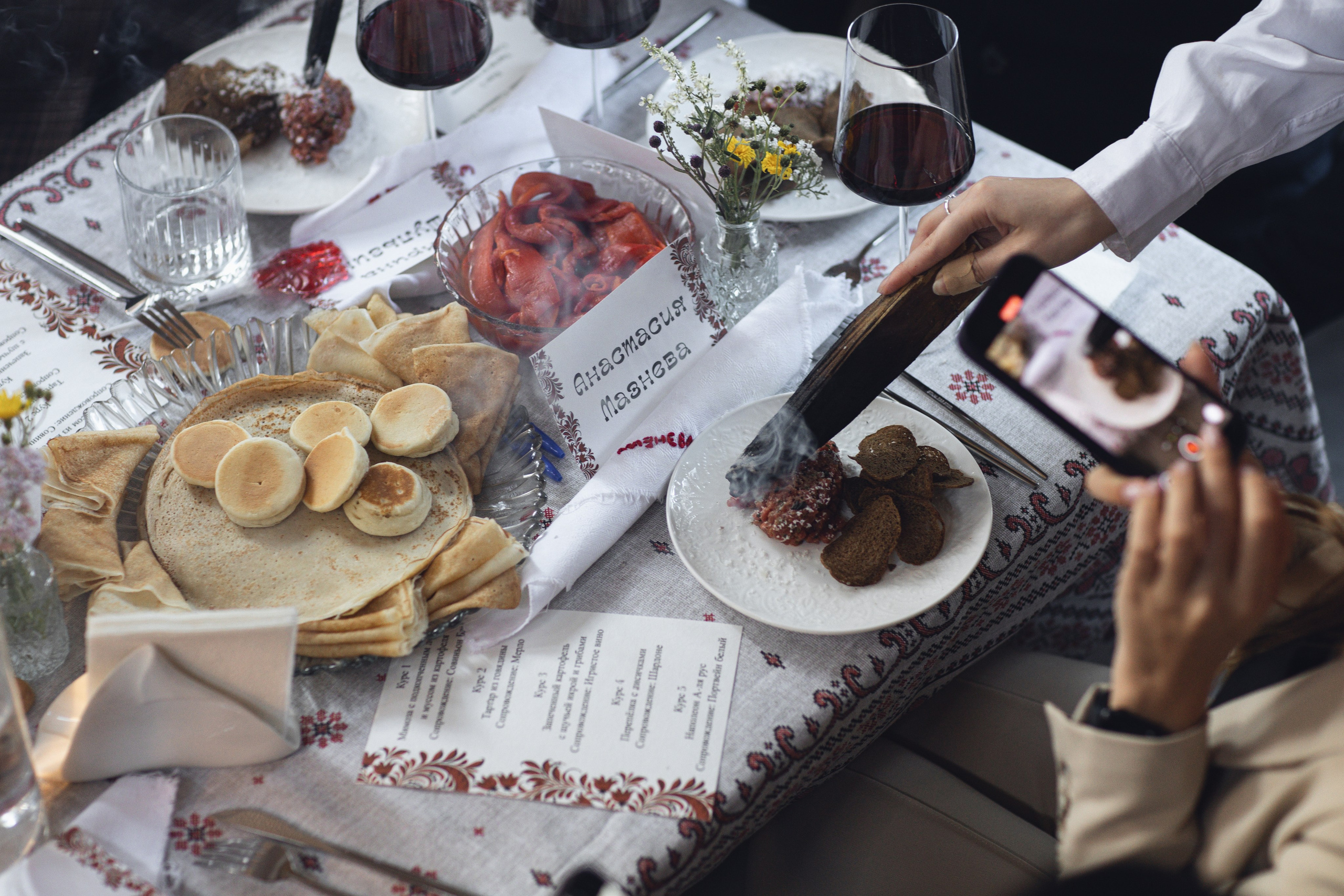 Званый ужин от гастрокафе «Sentori». Свадебные фотографы в г. Сургут Маркова Наталья и Замахина Елена
