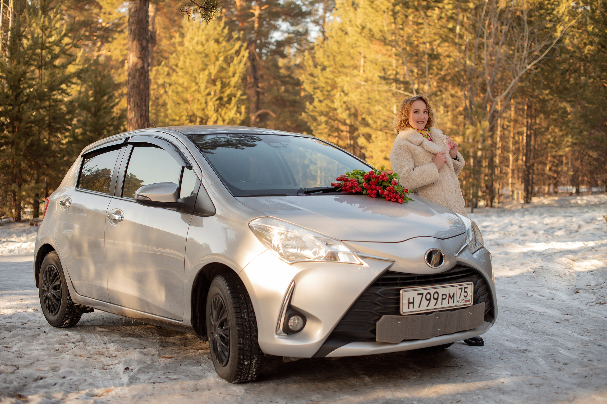 Ира тюльпаны в снегу. Фотограф Виктория Воронина
