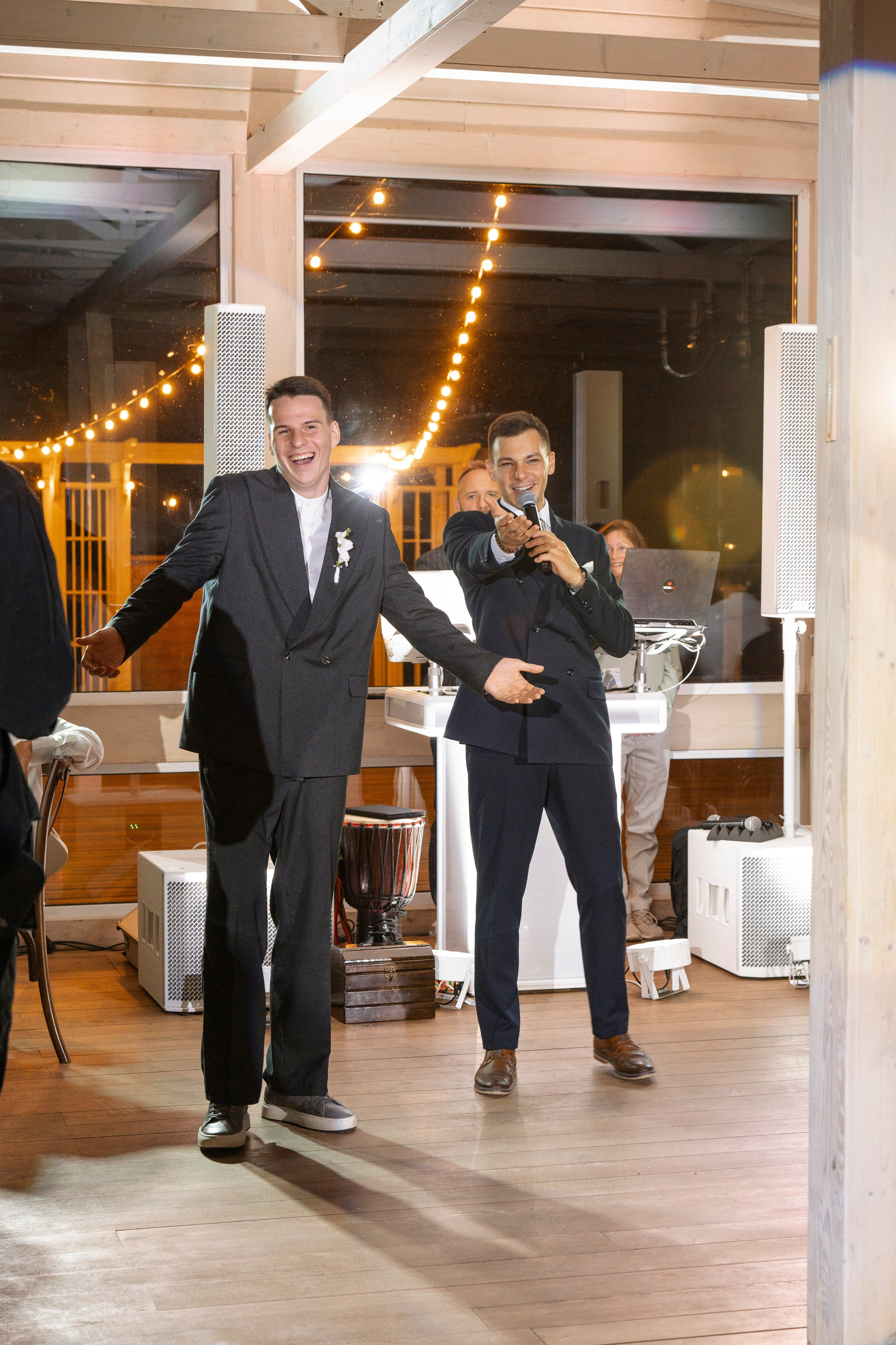 Лёня и Юля. Питер. От утра в отеле до вечеринки в ресторане на заливе. Цифра и плёнка. Свадебный фотограф Катерина Чулкова