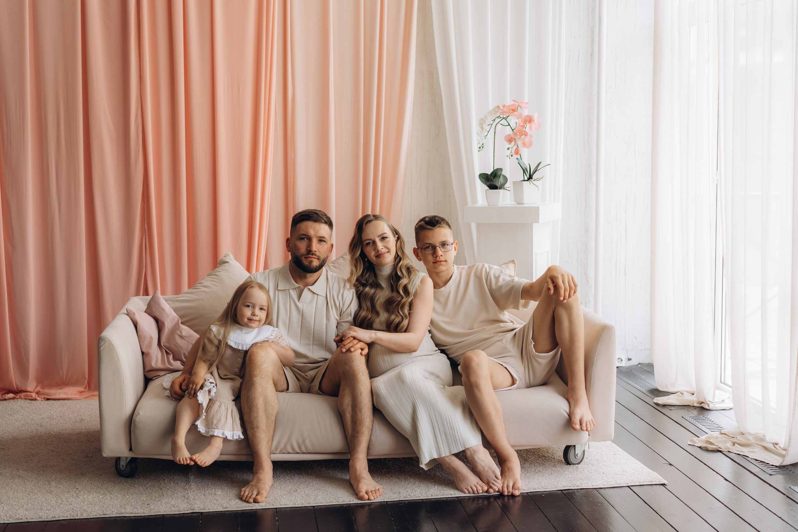 Семейная в студии. Фотограф Екатеринбург Кокшарова Александра