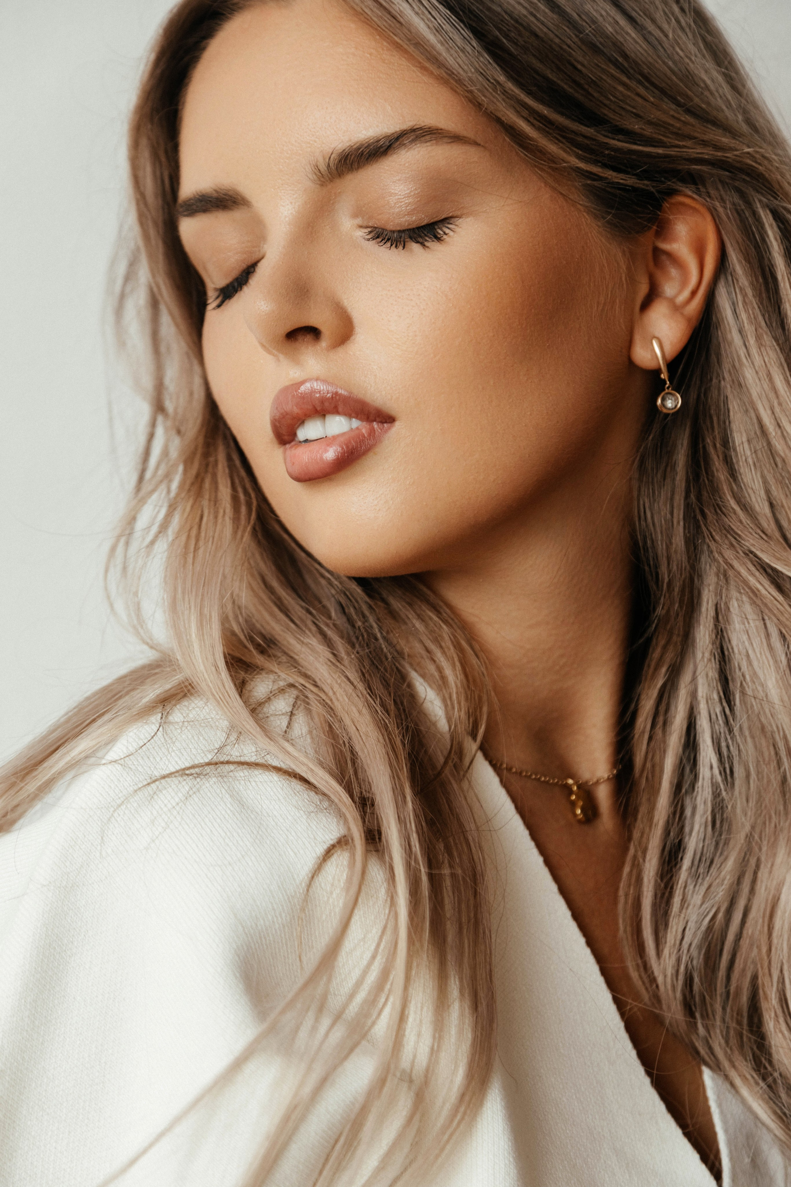 Катя. Минимализм в студии. Фотограф Ксения Третьякова, Санкт-Петербург