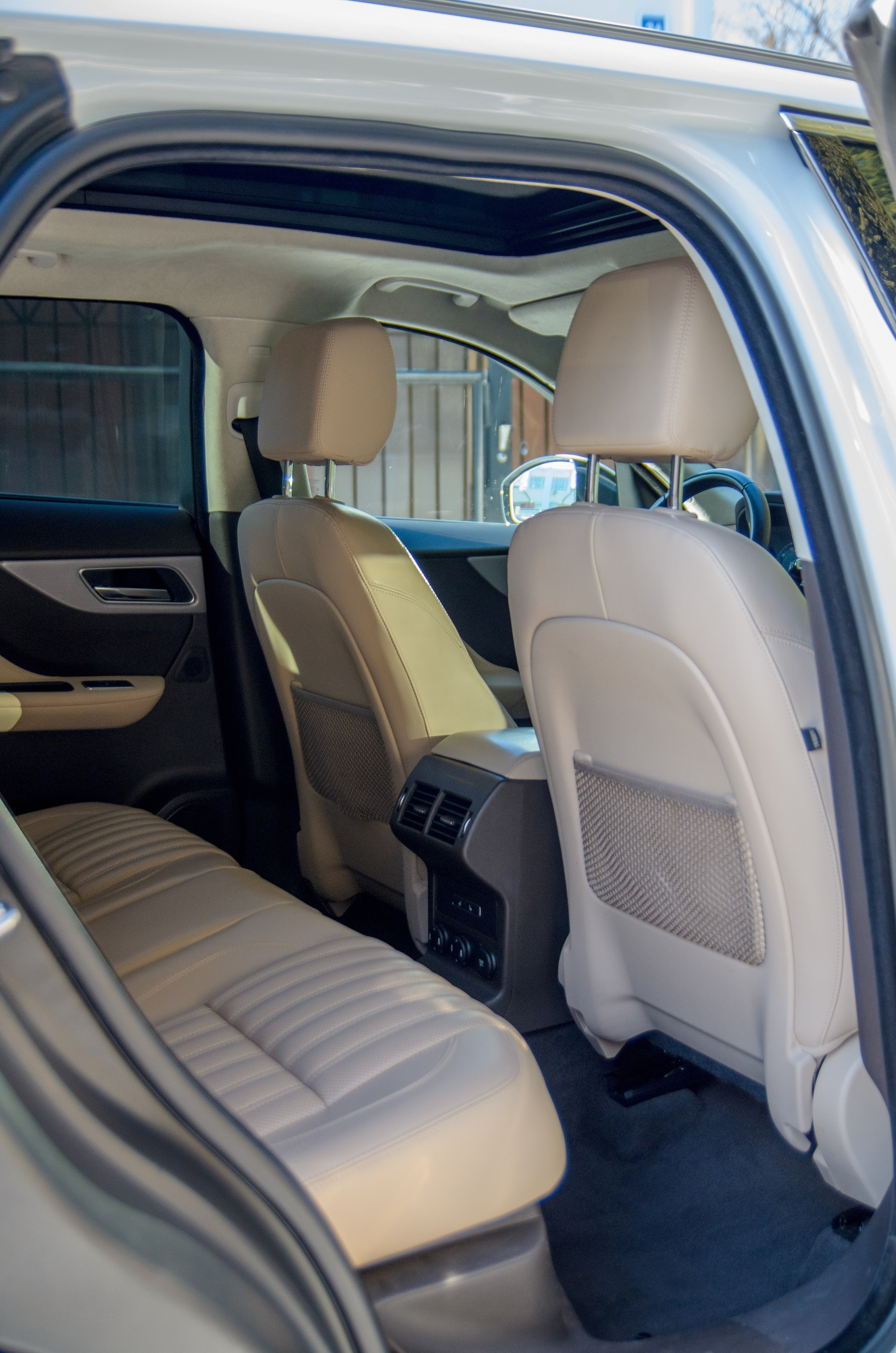 Фото для продажи авто Jaguar F-Pace 23'. Фотограф, видеограф и пилот дрона на Байкале