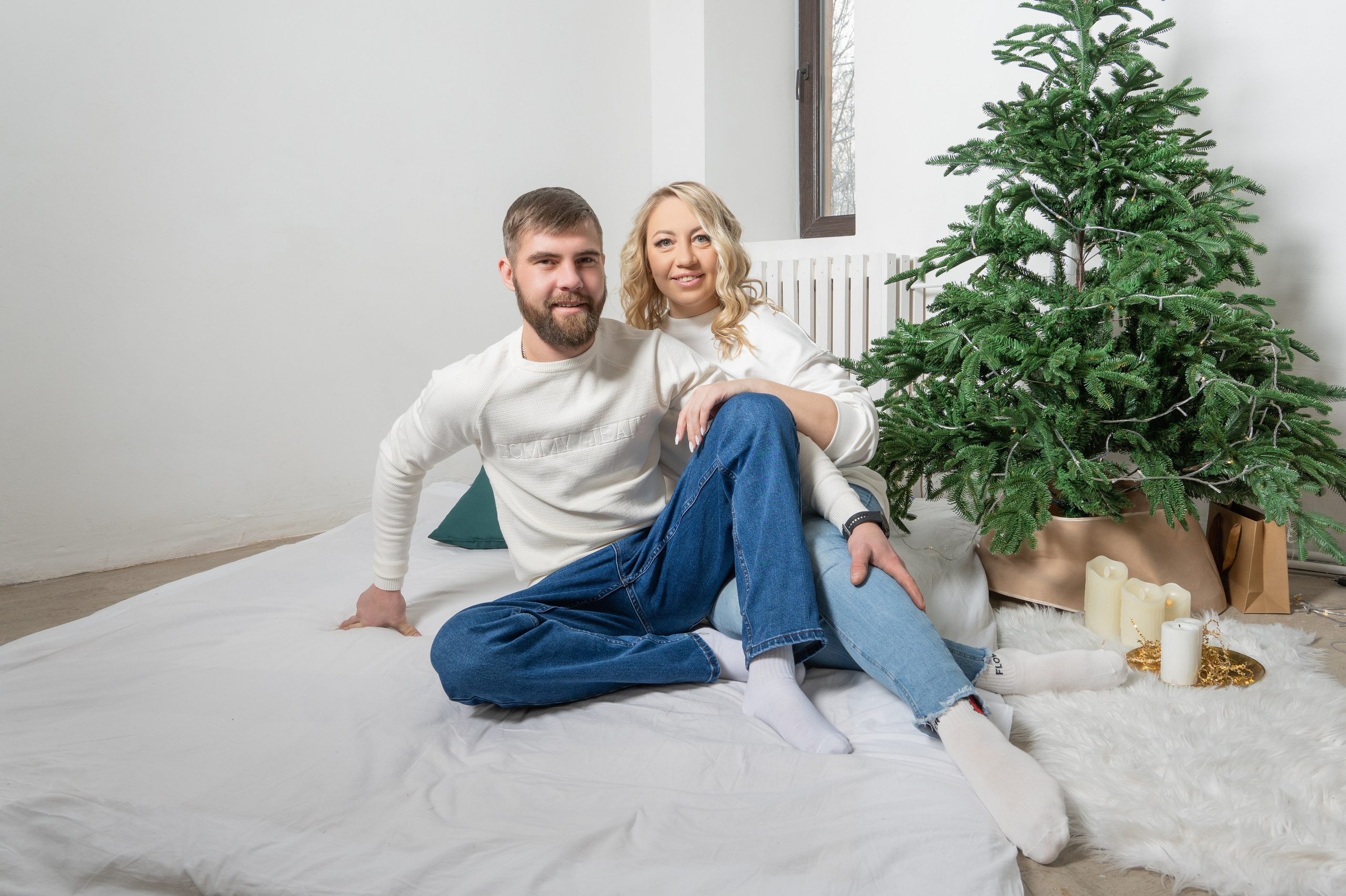 Семейная парная новогодняя фотосессия. Занимаюсь профессиональной фотографией и живу рядом с Байкалом. Работаю в разных жанрах