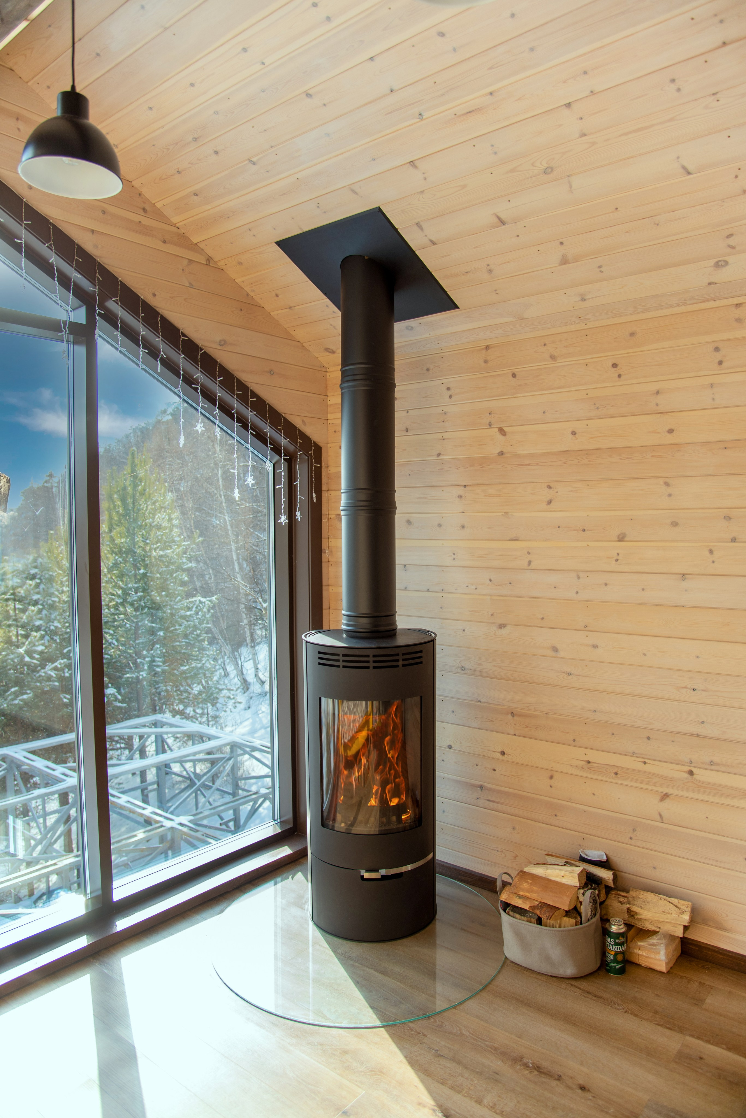 Интерьерная съемка частного гостевого дома. Занимаюсь профессиональной фотографией и живу рядом с Байкалом. Работаю в разных жанрах