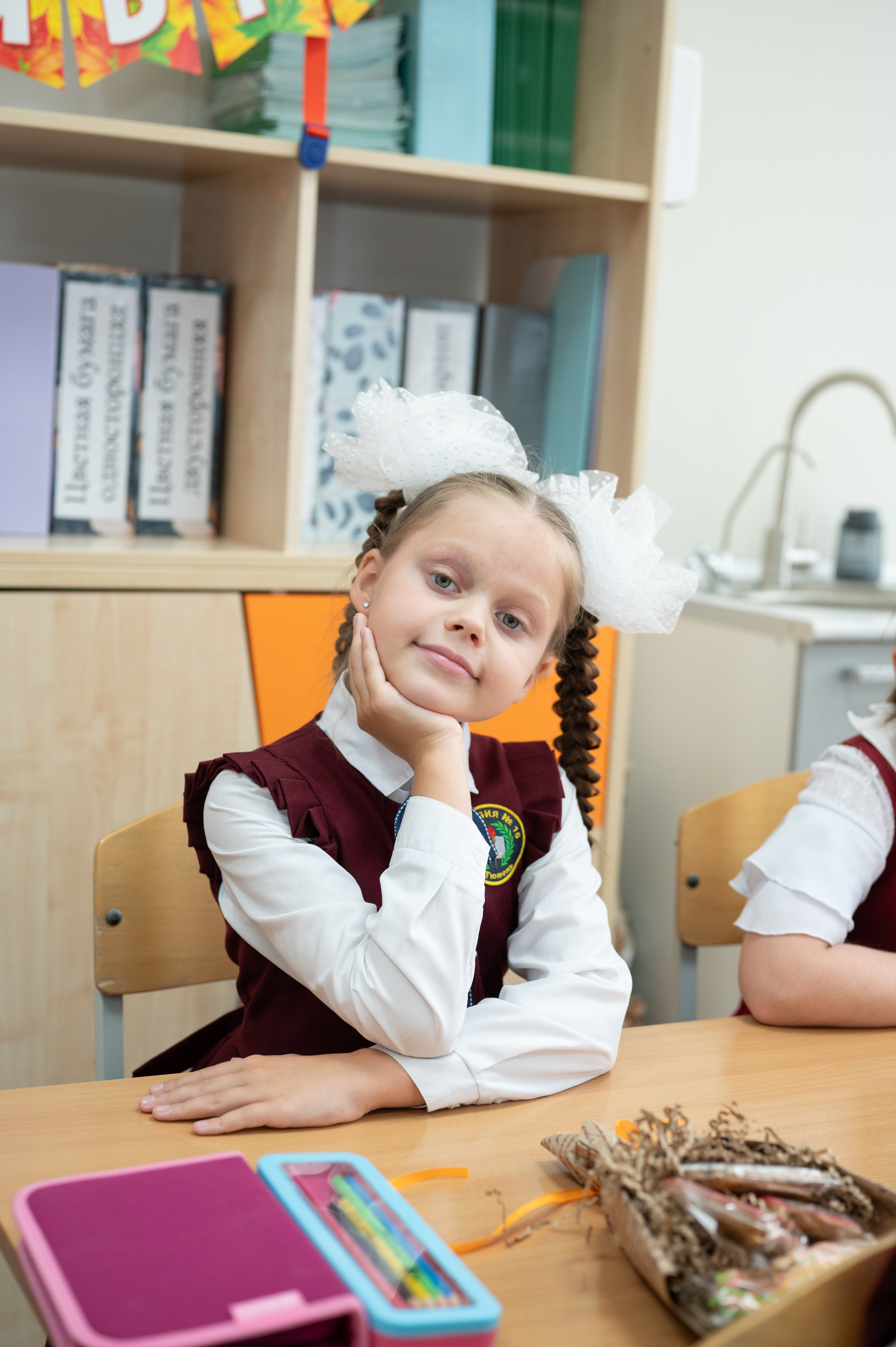 1 сентября 16 гимназия 2 класс (линейка + в классе+ на улице). Фотограф новорожденных, семейный детский в Тюмени Татьяна Морозова