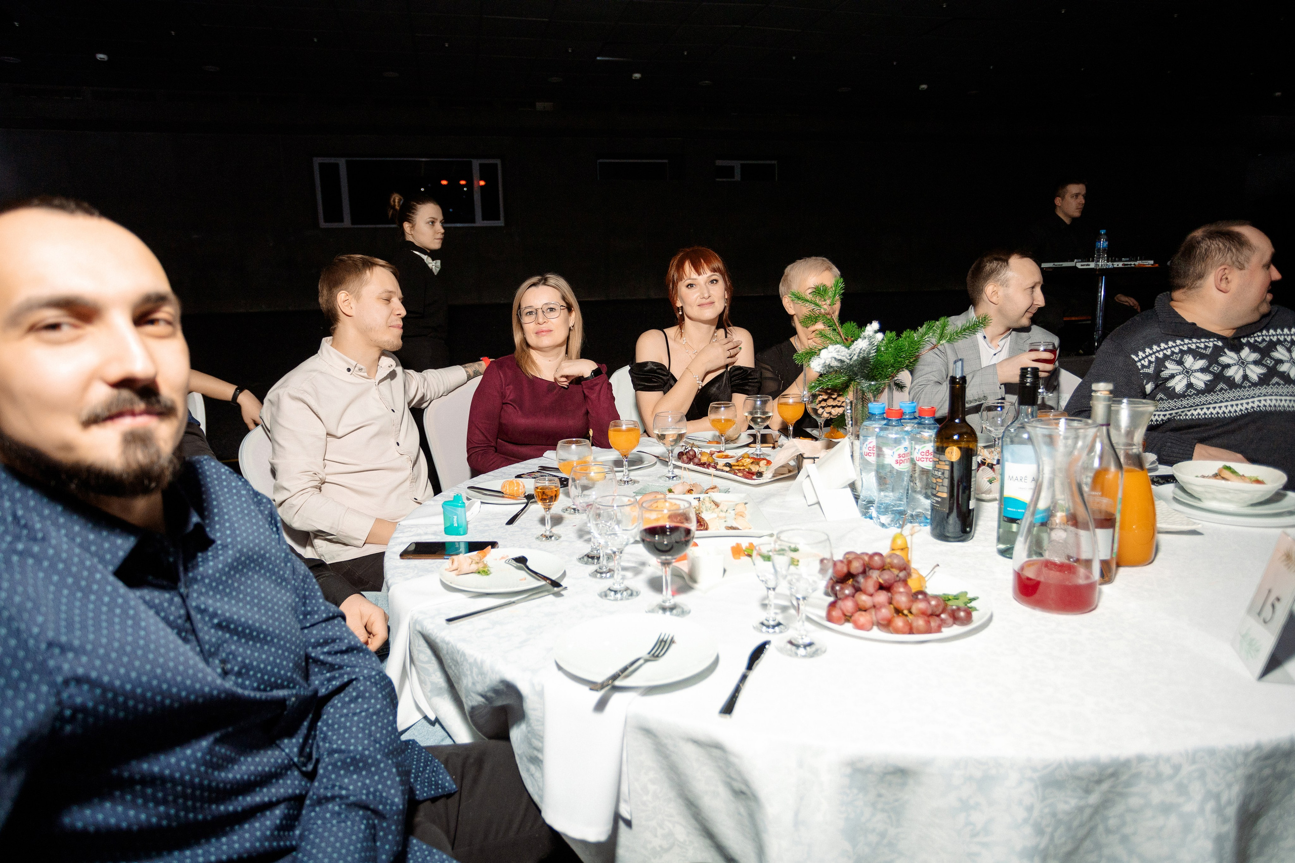 РЕПОРТАЖ: НОВЫЙ ГОД В ДК МЕТАЛЛУРГ. Профессиональный фотограф в Ижевске Леша Петров