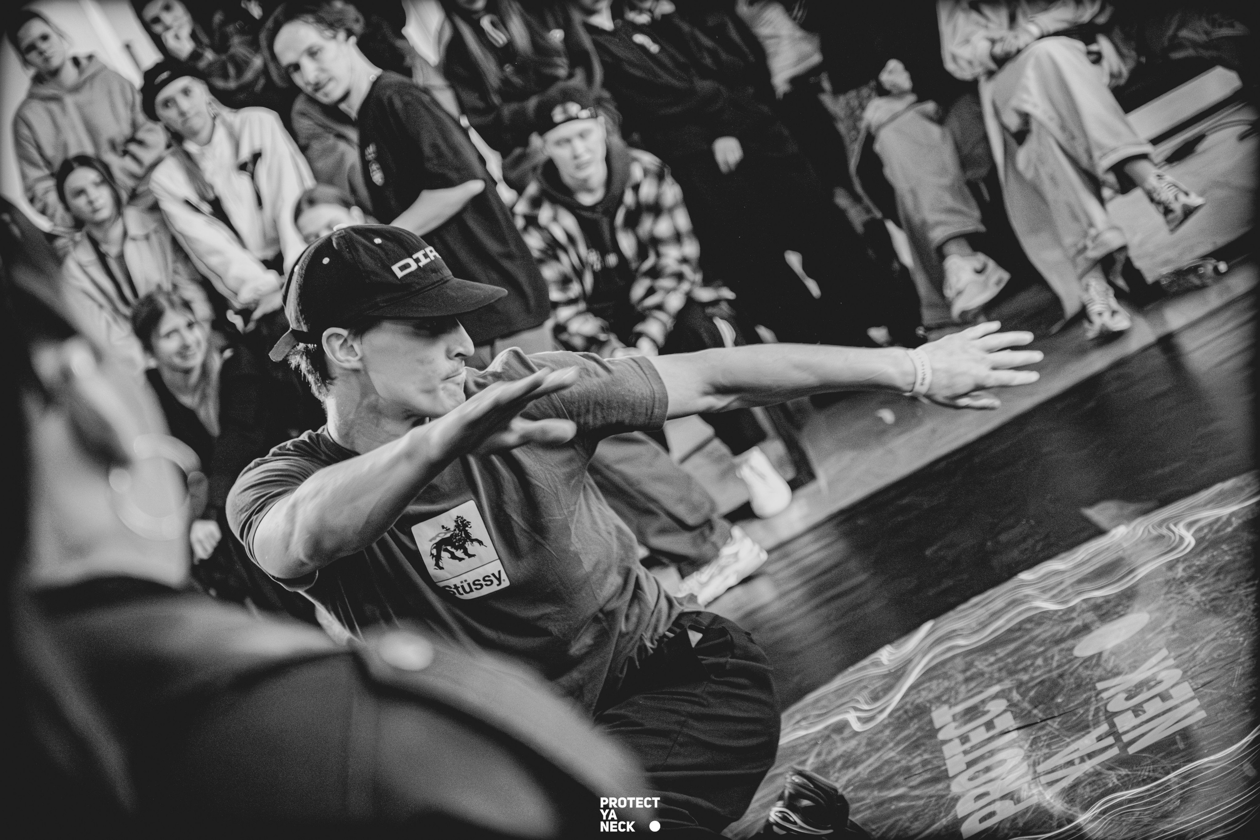 PROTECT YA NECK 22/03 (@youlovebu). Соня бу тебя сфоткала