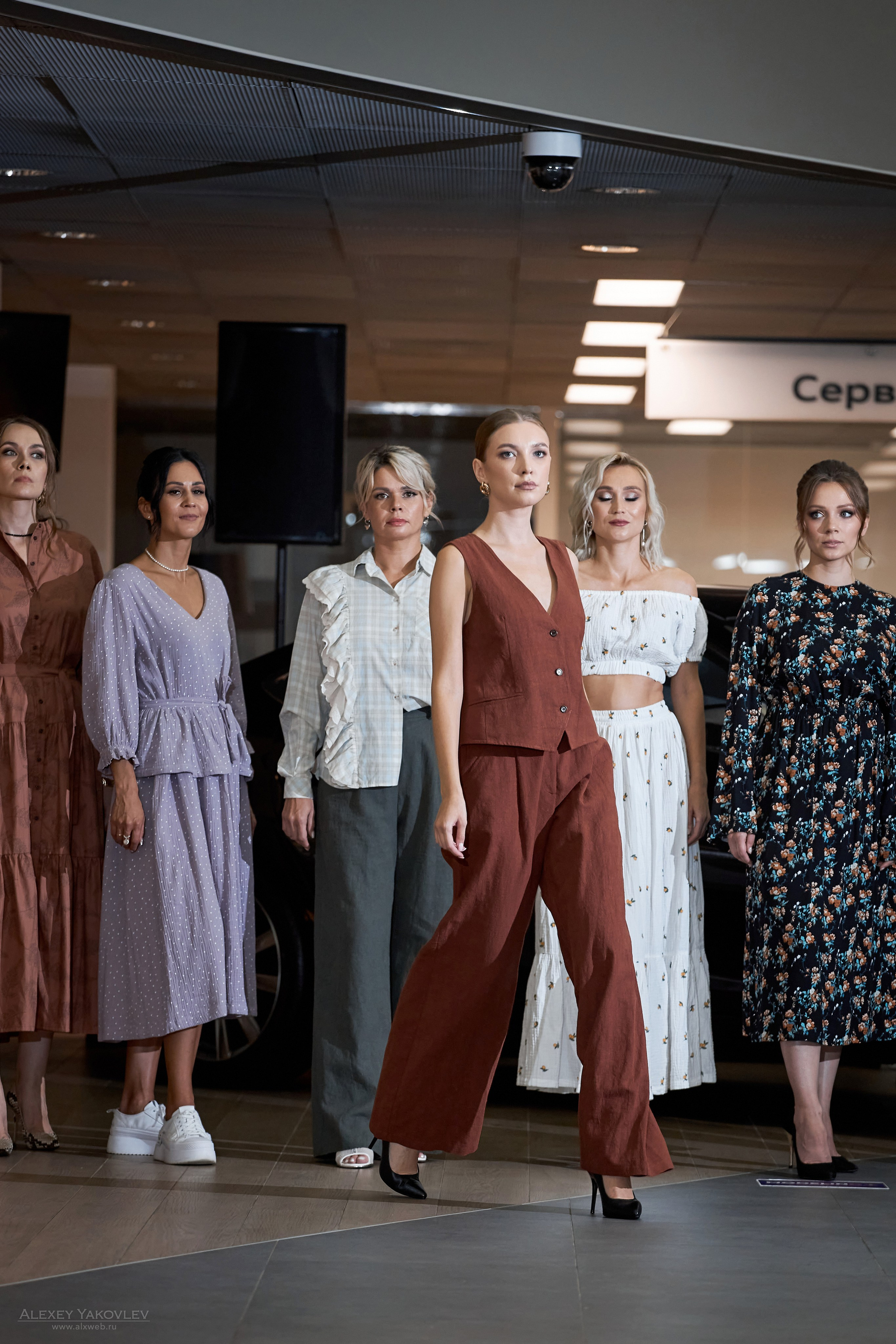 Модный показ PRE-FALL модельной школы Modeling+. Фотограф Алексей Яковлев