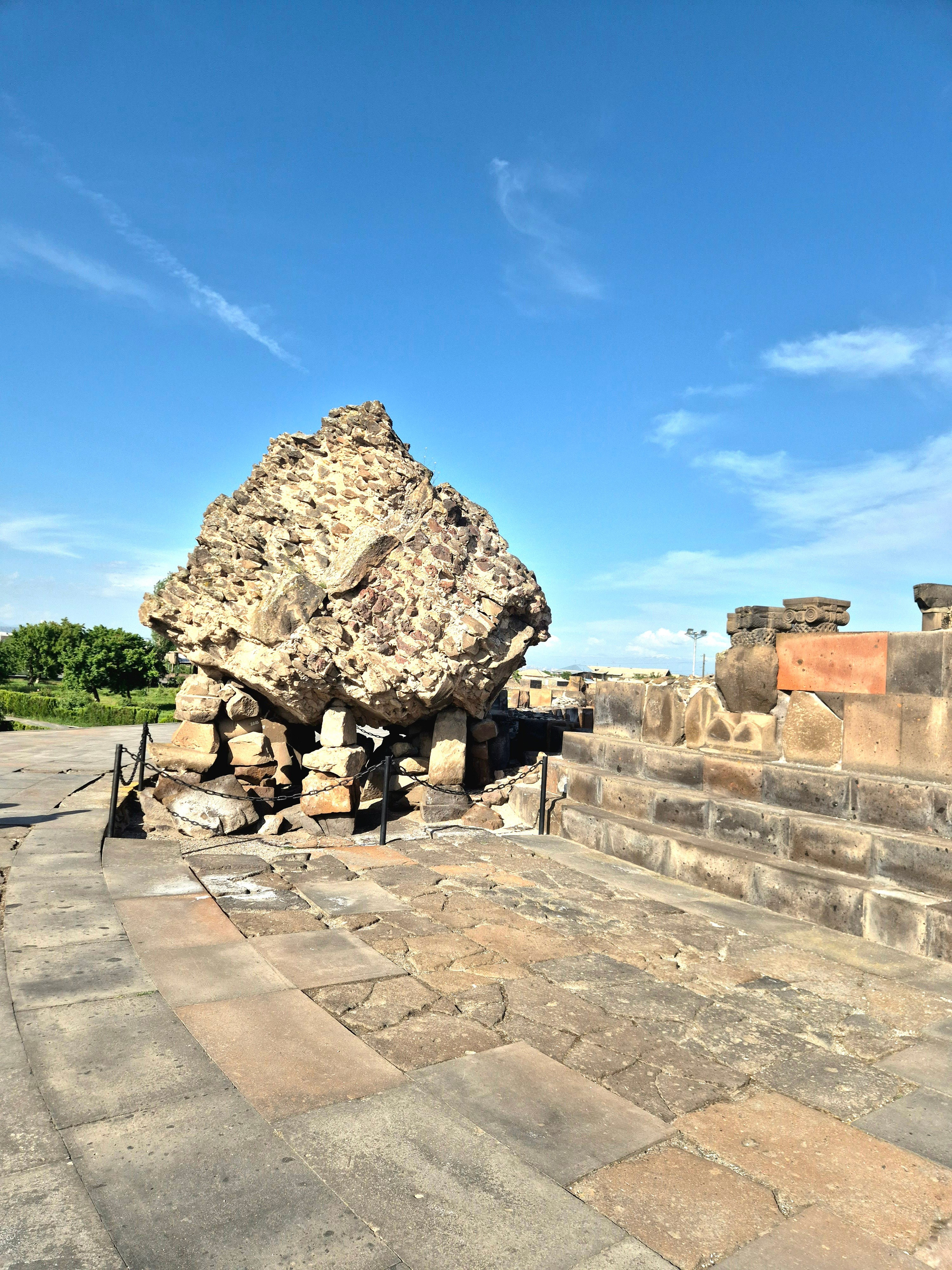 Последний взгляд на древний храм и пора в путь домой