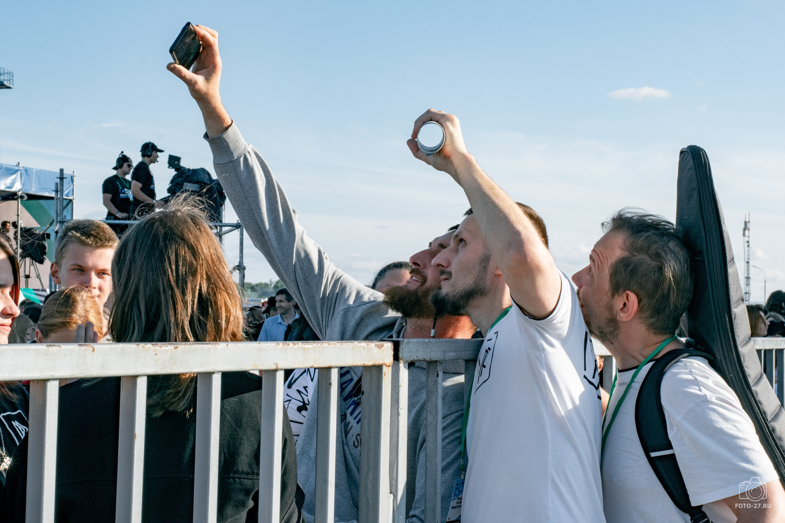 Антон Курдюмов фотограф в Хабаровске Рина Курдюмова фото27 foto27 Антон Дорофеев репортажный репортаж документалист Тони и Рина фотосоздатели ПаПаРоК Рок над Амуром 2024 фестиваль Хабаровск