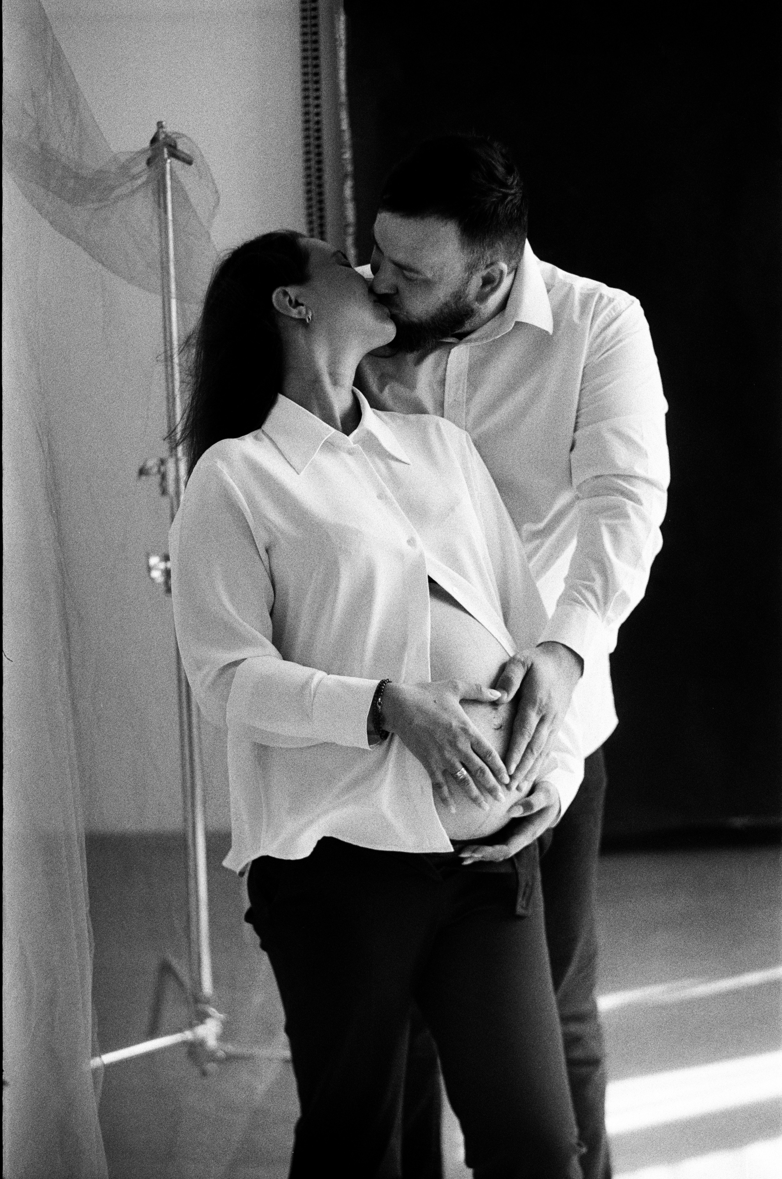 Елена и Герман. Съёмка беременности в студии. Настя Оленченко, портретный/семейный фотограф на цифру и плёнку Москва