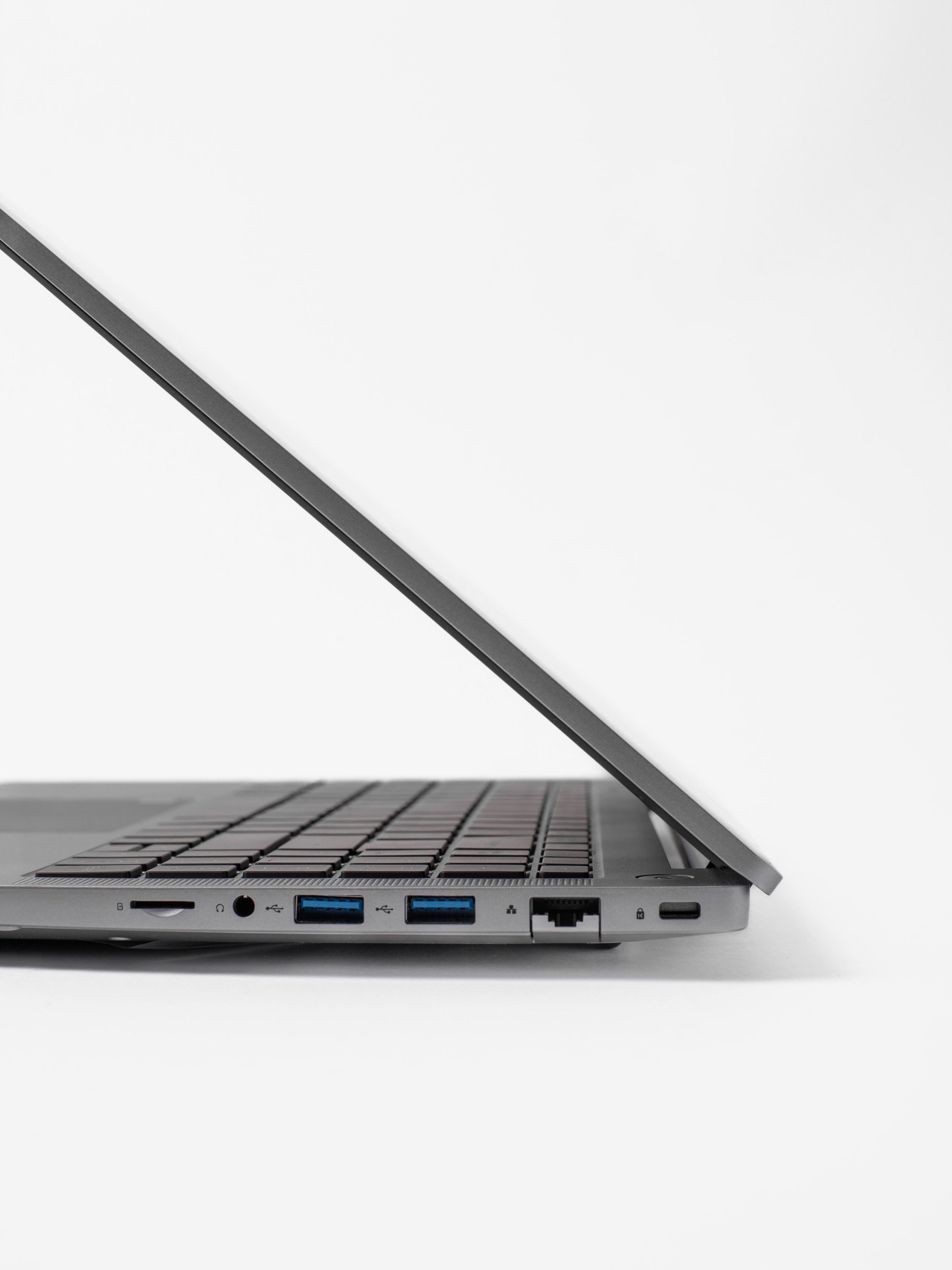 Ноутбук. Фотостудия предметной и модельной съёмки для маркетплейсов