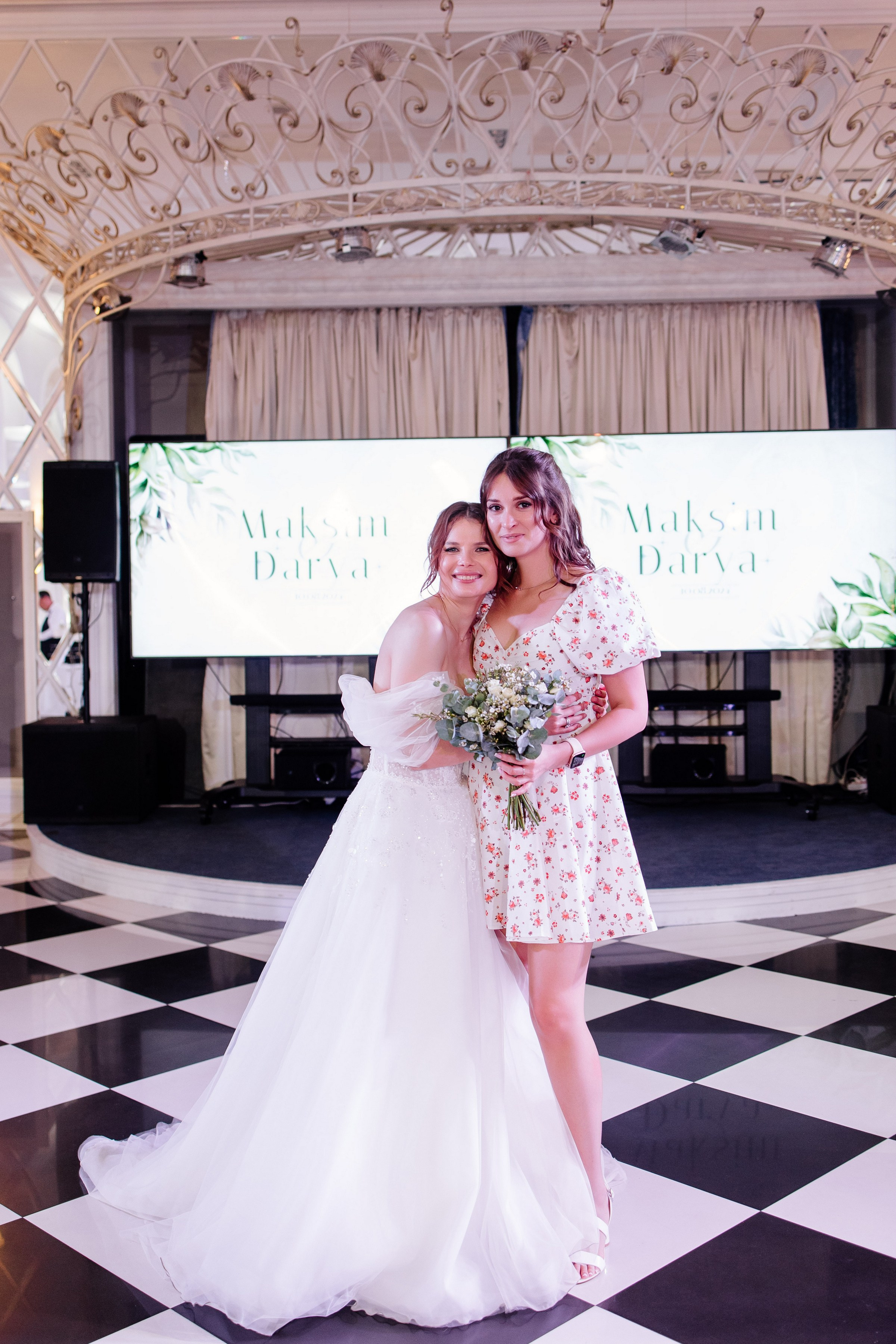 Свадебное утро в Hyatt Regency Хаятт Редженси, свадебная прогулка на Арме и банкет в О’Шалей. Свадебный и семейный фотограф Екатерина Иванова