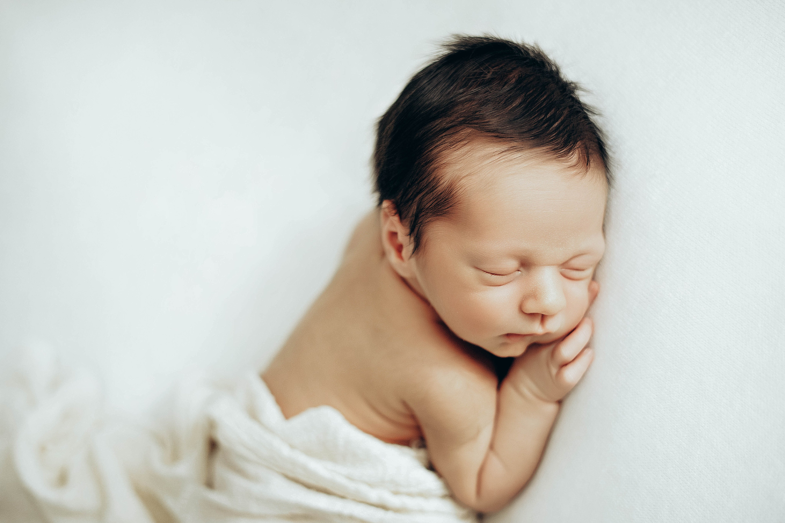 фотограф фотосессия ньюборн новорожденный малыш лайфстайл классический newborn фотосессия в краснодаре фотограф в краснодаре роды роддом фотограф малыш роды беременность