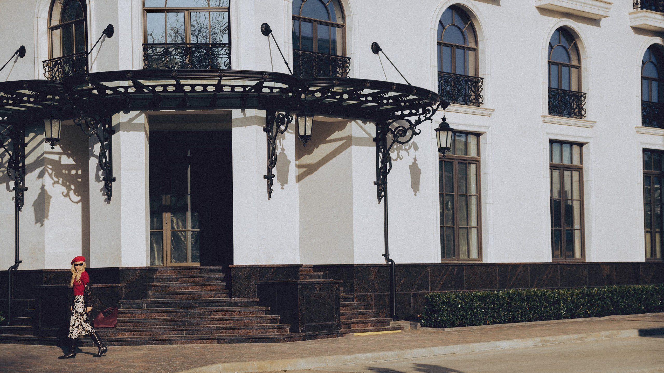 В моменте городской съемки. Фотограф и Видеограф Анапа, Новороссийск, Краснодар. Алина и Женя