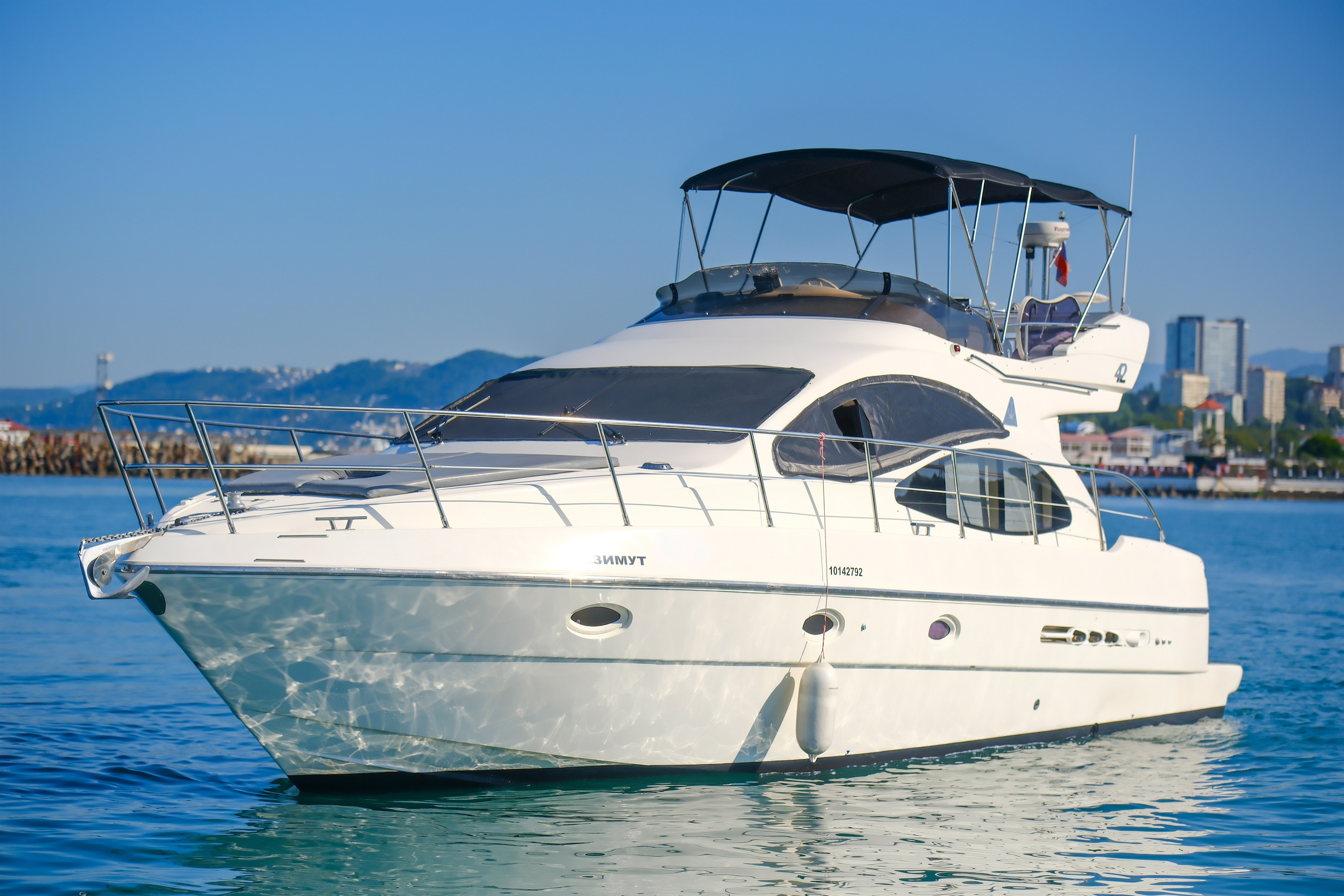 Яхта Азимут 42 Аренда Яхты в Сочи Яхтанаморе YACHTNAMORE YACHTANAMORE