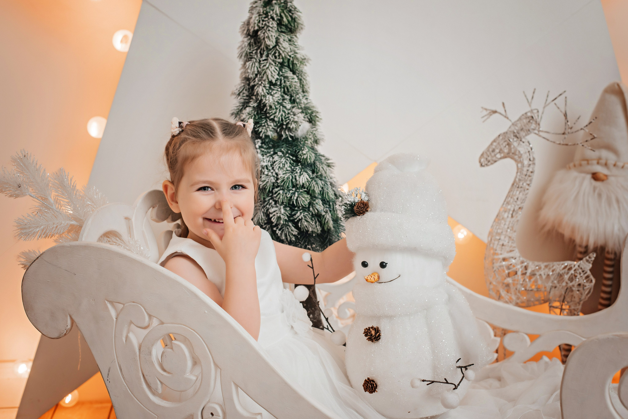 Катюша с семьей в студии. Детский и семейный фотограф выпускной альбом Приморско-Ахтарск