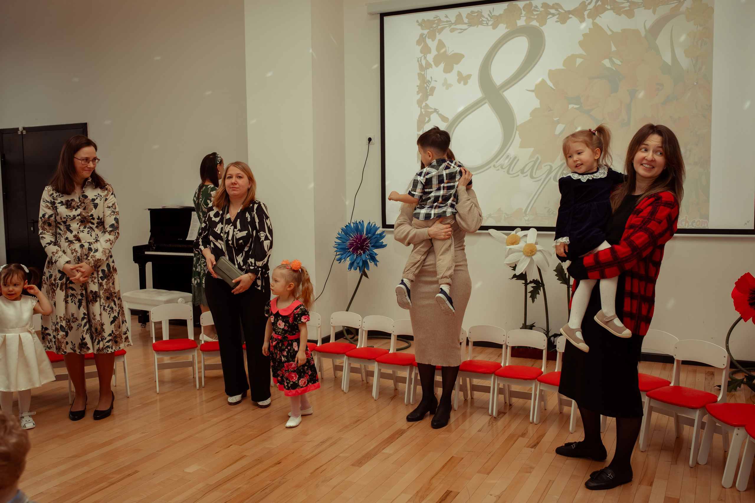 Праздник весны в детском саду. Семейный и детский фотограф в Москве Дорогова Екатерина