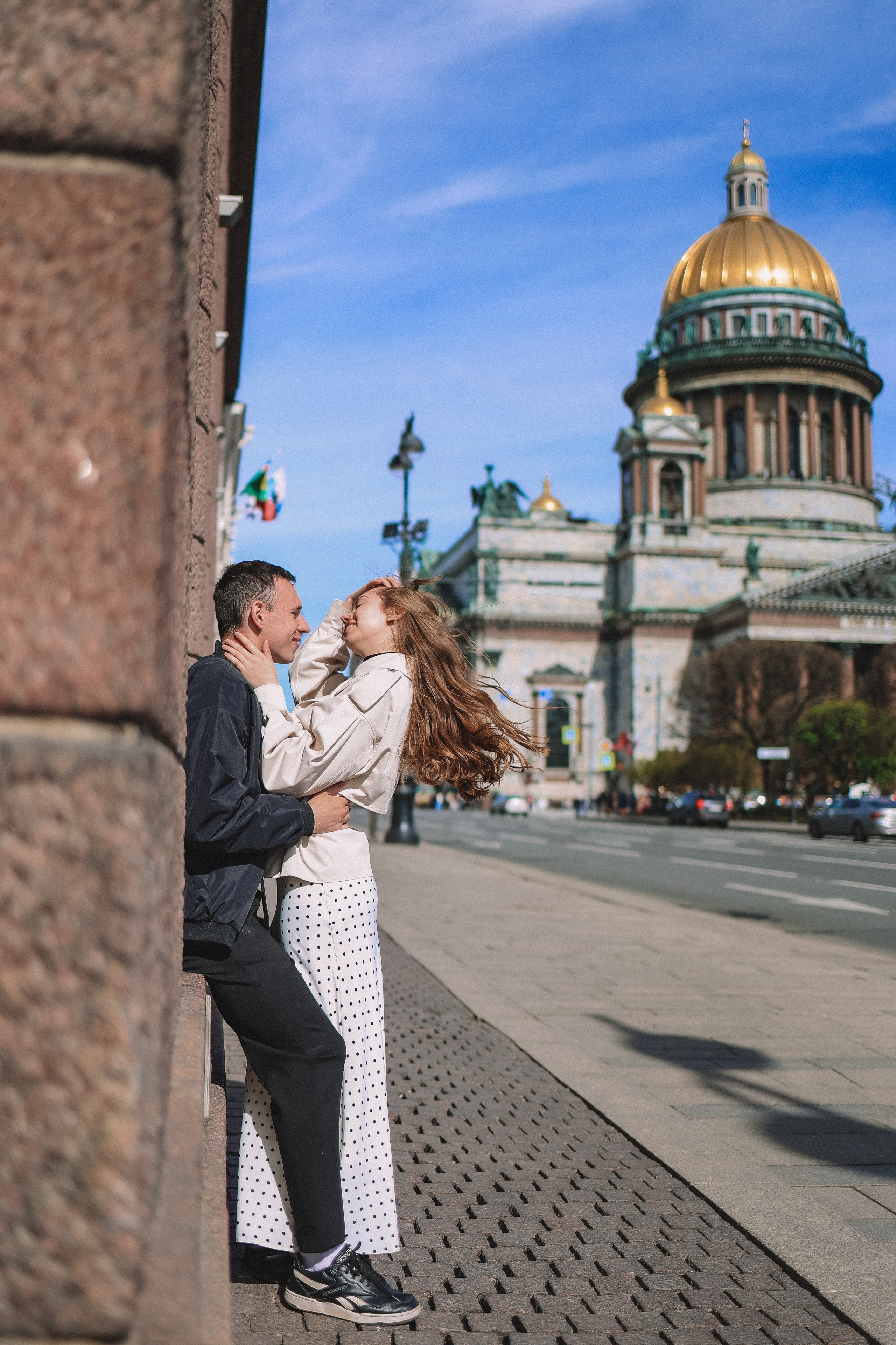 Прогулочная фотосессия лавстори в центре Санкт-Петербурга
