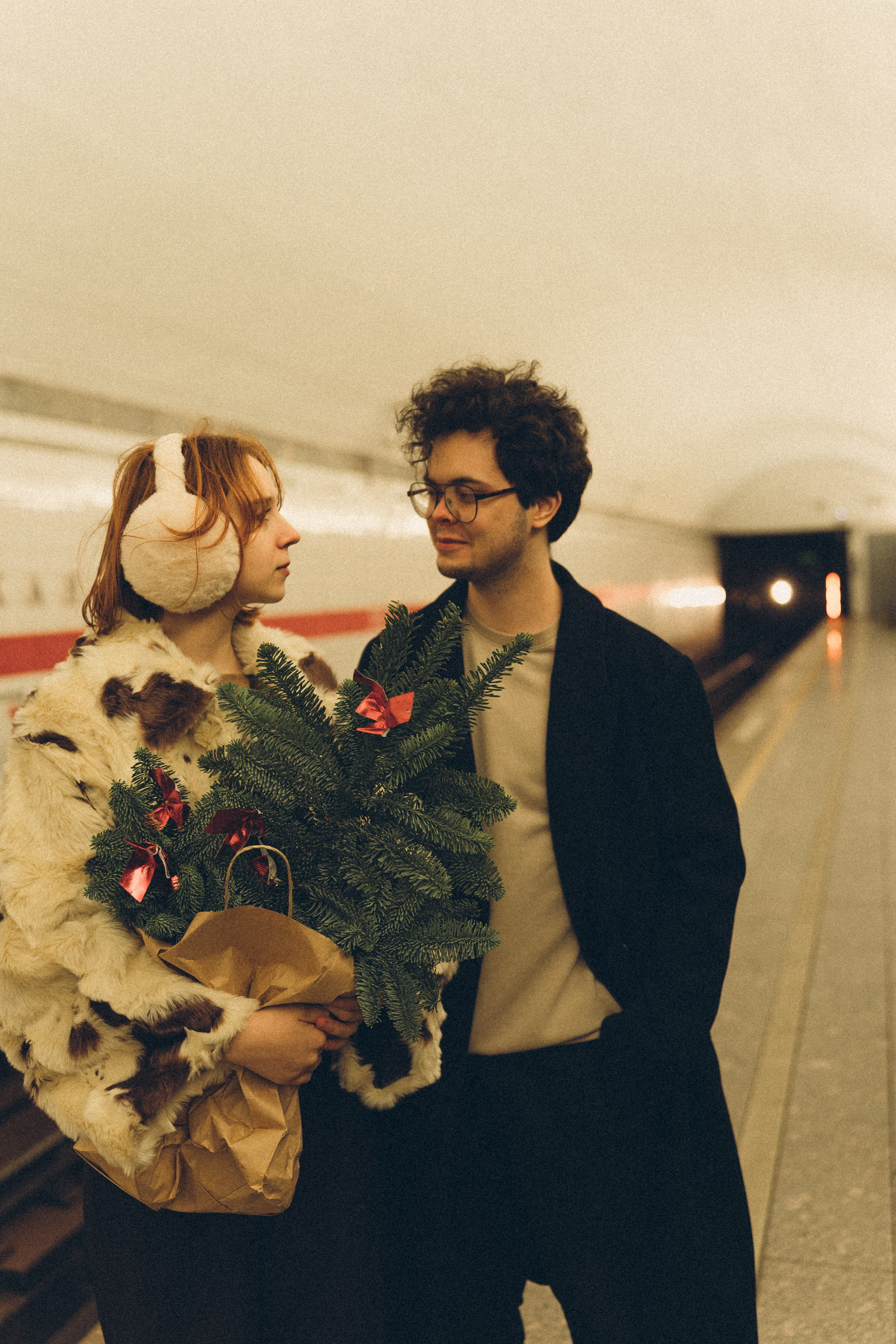 НОВОГОДНЯЯ ФОТОСЕСИИЯ ПАРЫ В МЕТРО ЛЮБОВЬ. Профессиональный фотограф, Санкт-Петербург — Виктория Богомолова