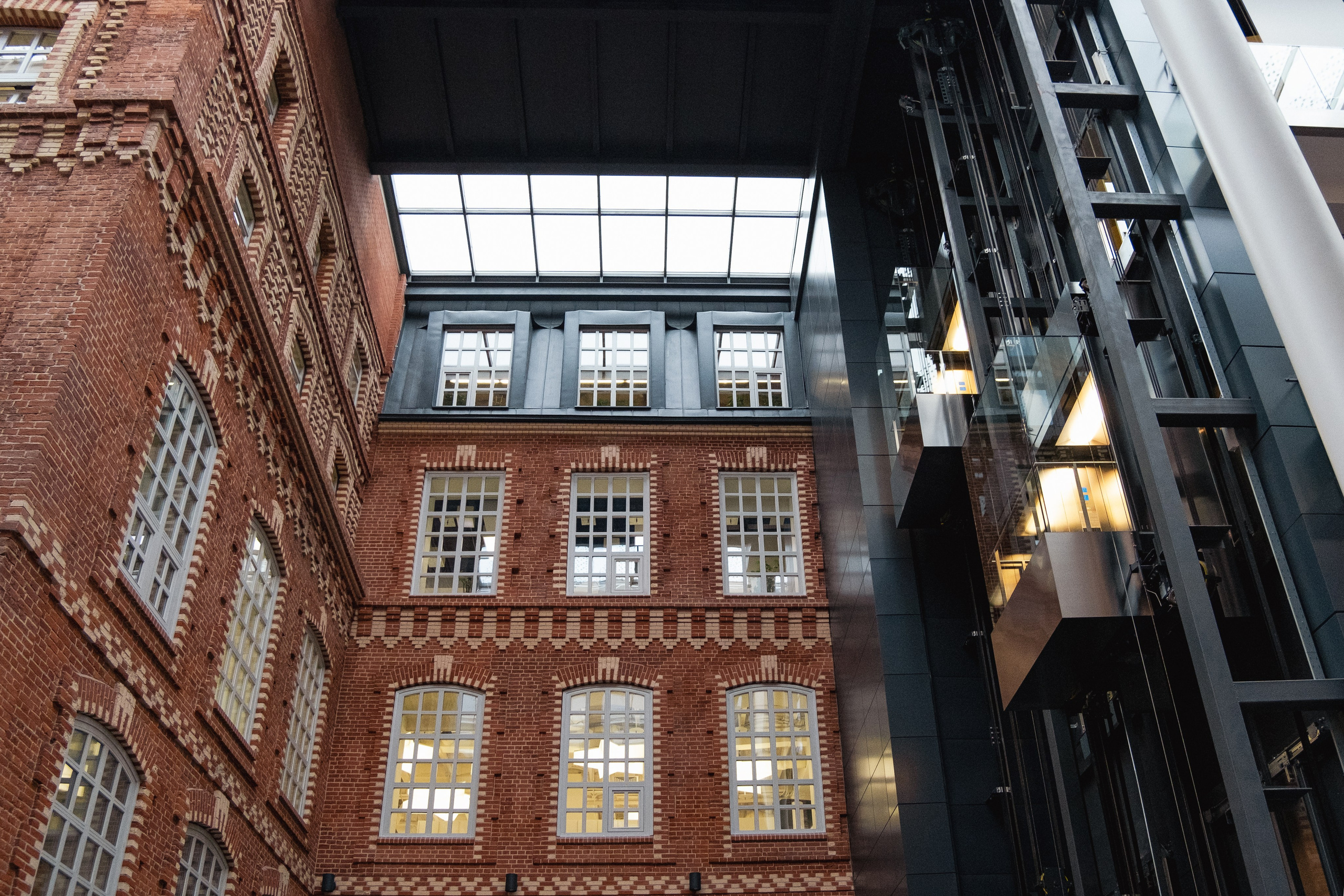 Большевик. Портретный и архитектурный фотограф в Москве и Санкт-Петербурге