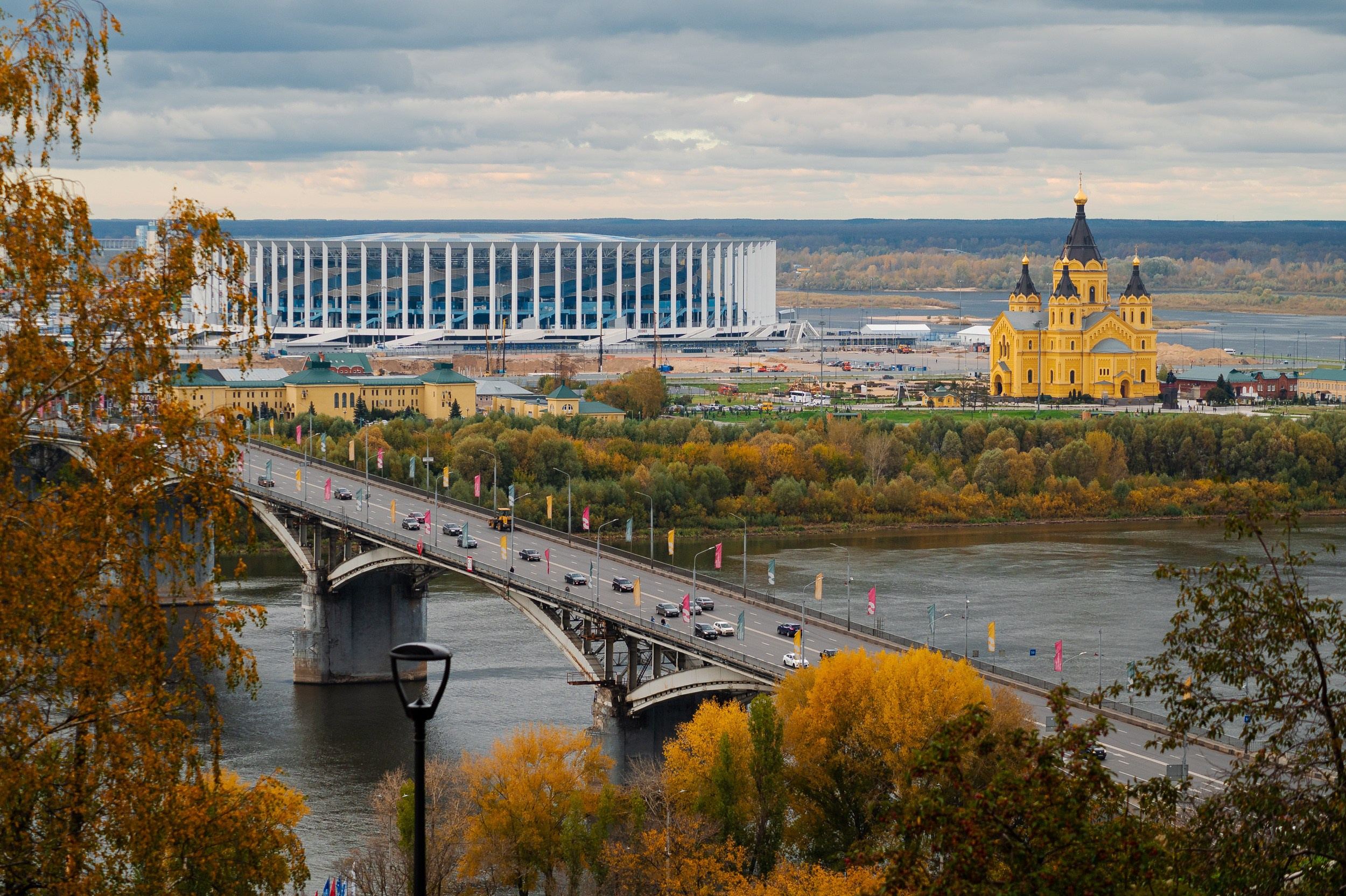 Вид на Канавинский мост, стадион Нижний Новгород и Александро-Невский собор