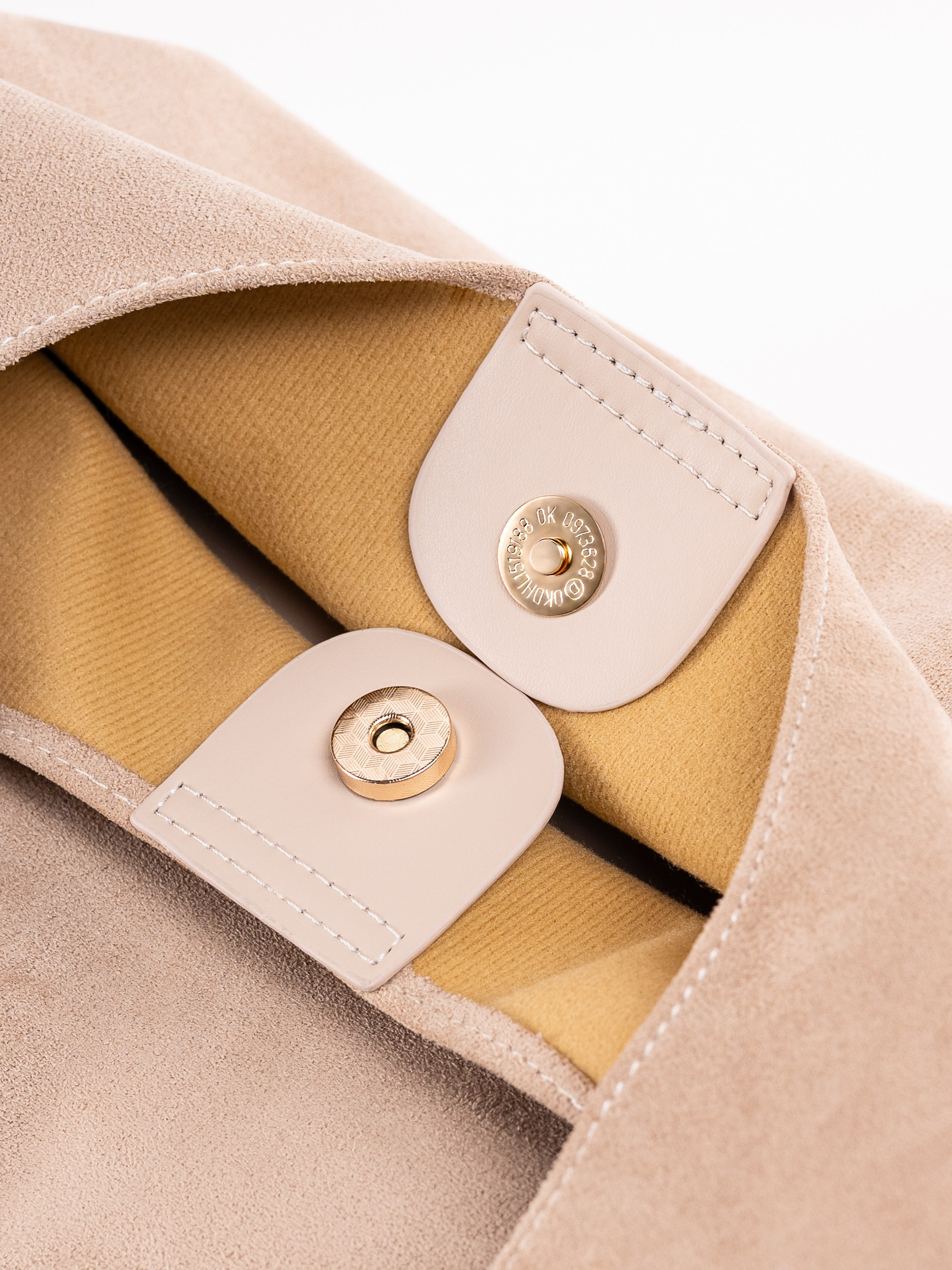 Q Шопперы замшевые предметка серия 3. Предметный фотограф, фото для маркетплейсов Пятигорск, КМВ