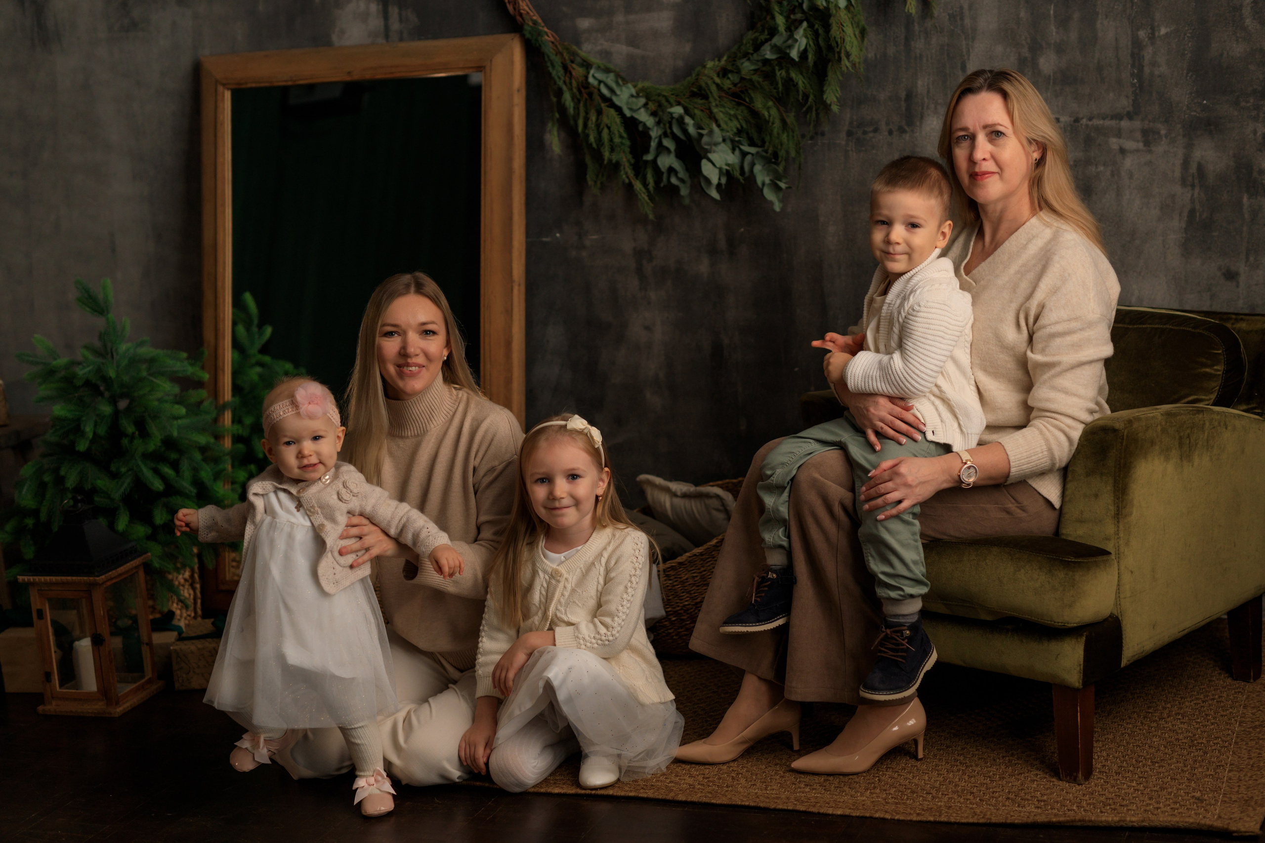Мама, дети и бабушка. Семейный и детский фотограф в Краснодаре Элона Литвинова
